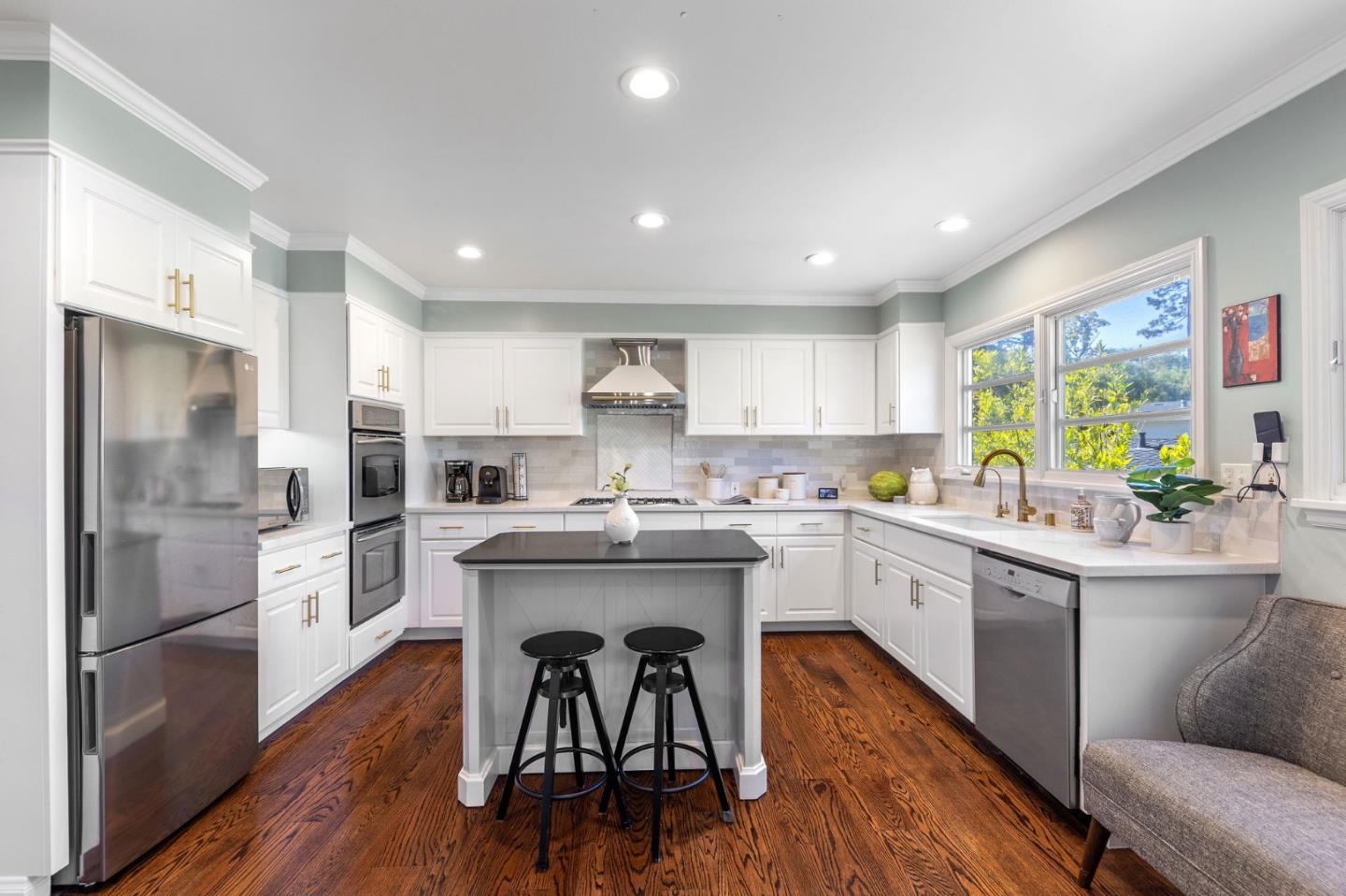 Detail Gallery Image 20 of 102 For 401 Hillsborough Blvd, Hillsborough,  CA 94010 - 4 Beds | 3 Baths