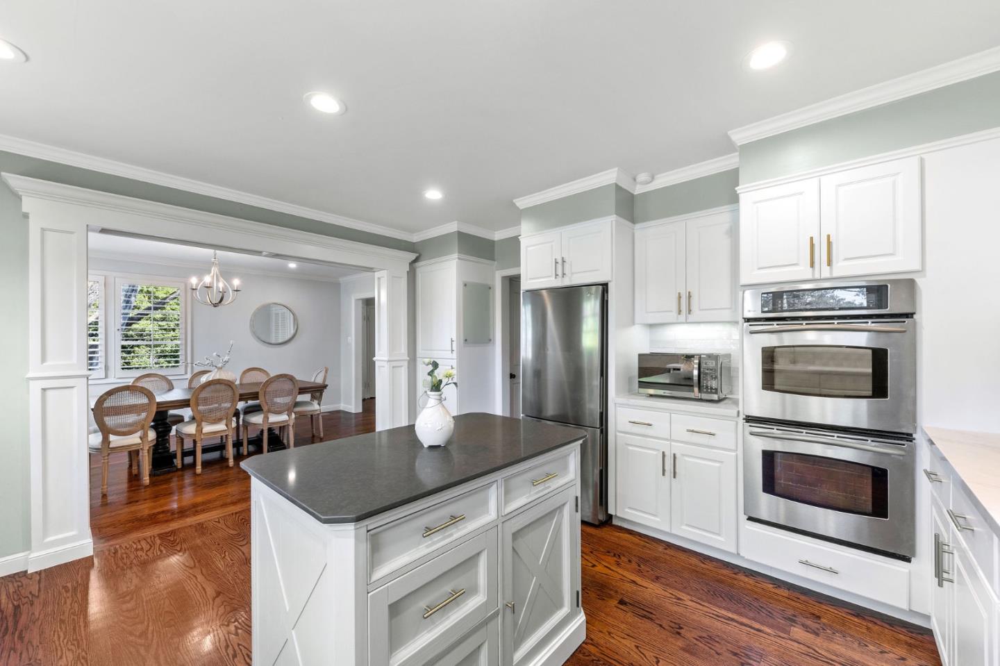 Detail Gallery Image 22 of 102 For 401 Hillsborough Blvd, Hillsborough,  CA 94010 - 4 Beds | 3 Baths
