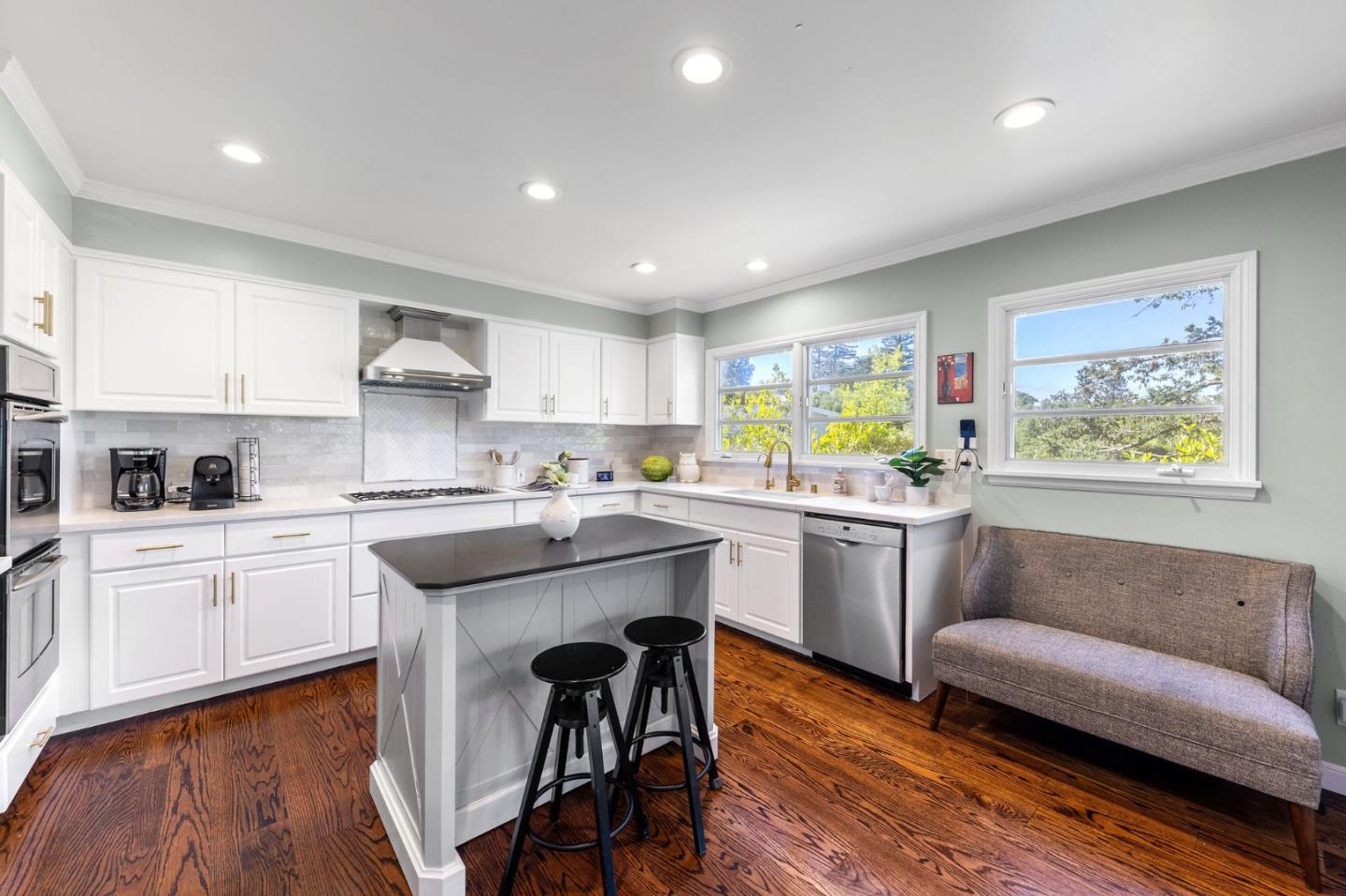 Detail Gallery Image 23 of 102 For 401 Hillsborough Blvd, Hillsborough,  CA 94010 - 4 Beds | 3 Baths