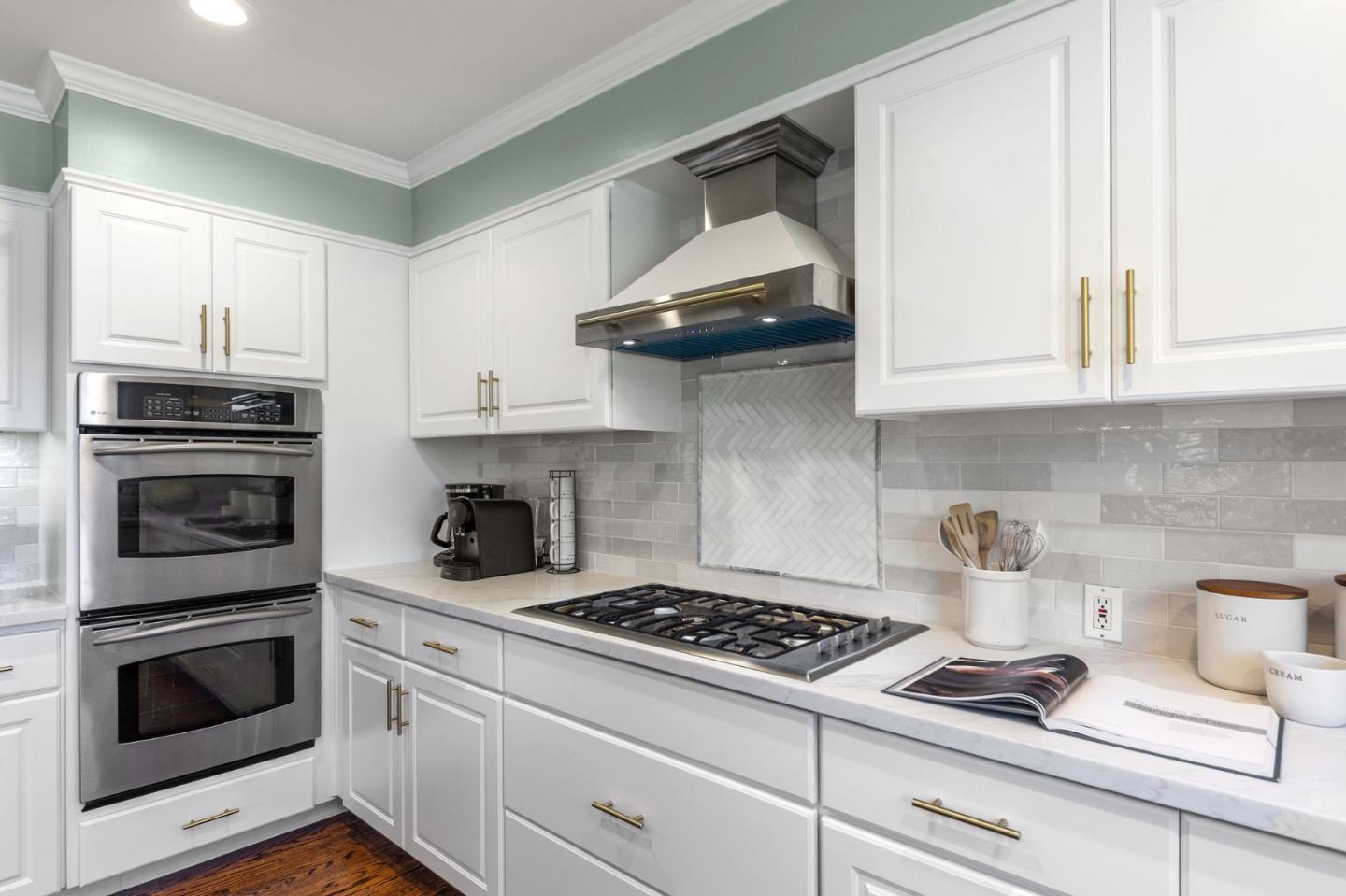 Detail Gallery Image 24 of 102 For 401 Hillsborough Blvd, Hillsborough,  CA 94010 - 4 Beds | 3 Baths