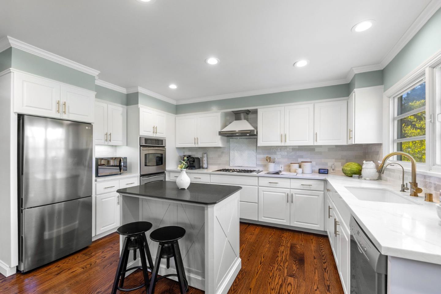 Detail Gallery Image 25 of 102 For 401 Hillsborough Blvd, Hillsborough,  CA 94010 - 4 Beds | 3 Baths