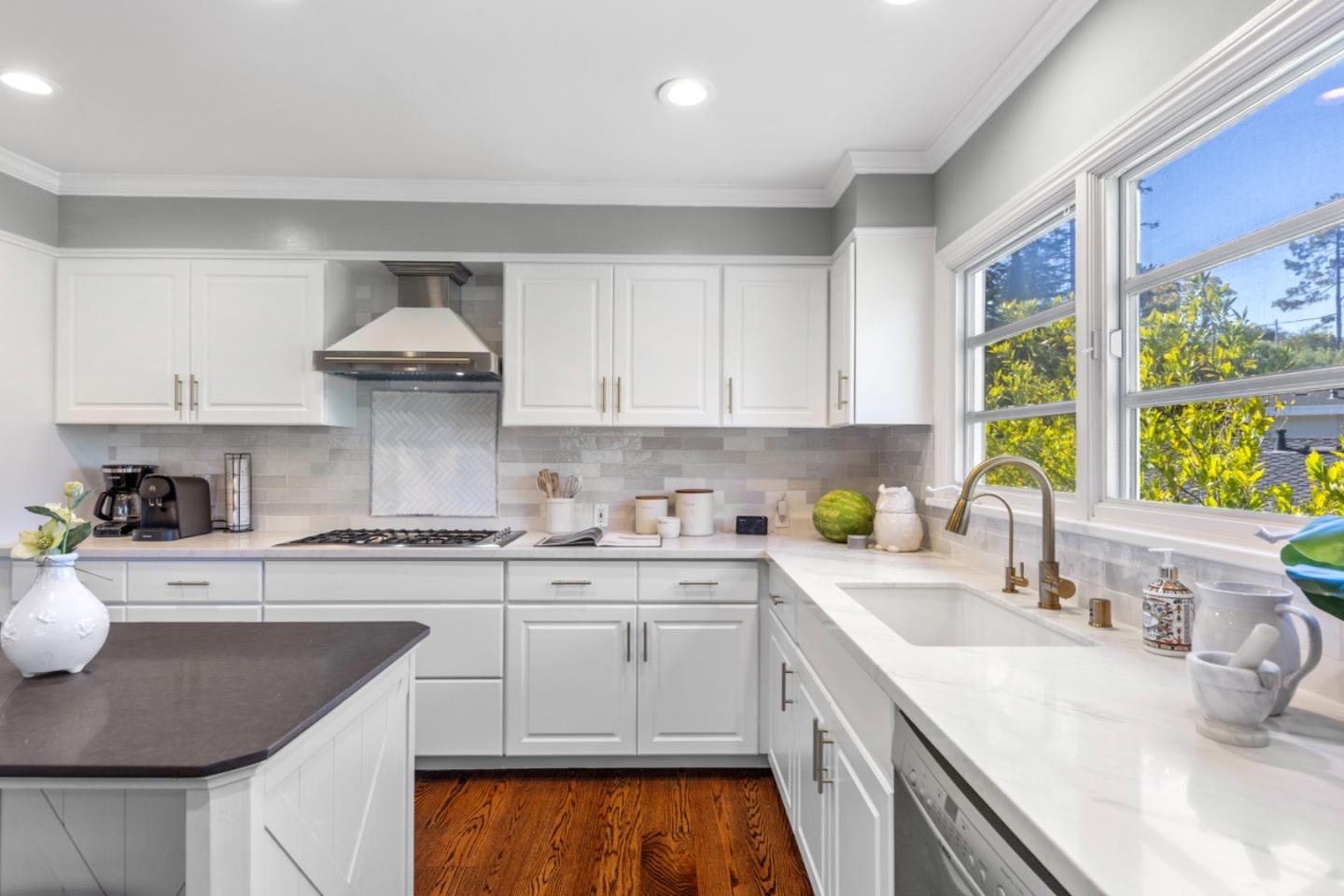 Detail Gallery Image 26 of 102 For 401 Hillsborough Blvd, Hillsborough,  CA 94010 - 4 Beds | 3 Baths