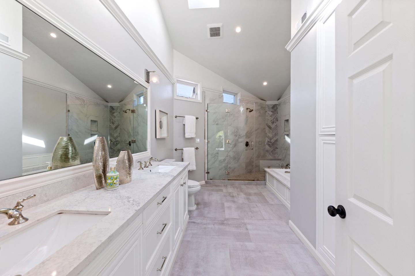 Detail Gallery Image 40 of 102 For 401 Hillsborough Blvd, Hillsborough,  CA 94010 - 4 Beds | 3 Baths