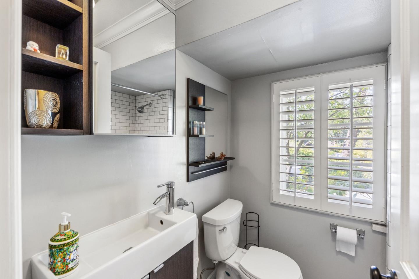 Detail Gallery Image 60 of 102 For 401 Hillsborough Blvd, Hillsborough,  CA 94010 - 4 Beds | 3 Baths