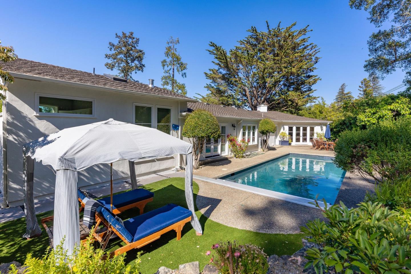 Detail Gallery Image 90 of 102 For 401 Hillsborough Blvd, Hillsborough,  CA 94010 - 4 Beds | 3 Baths