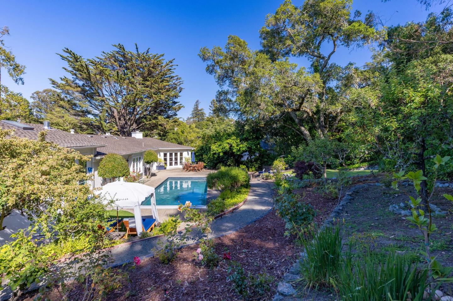 Detail Gallery Image 95 of 102 For 401 Hillsborough Blvd, Hillsborough,  CA 94010 - 4 Beds | 3 Baths