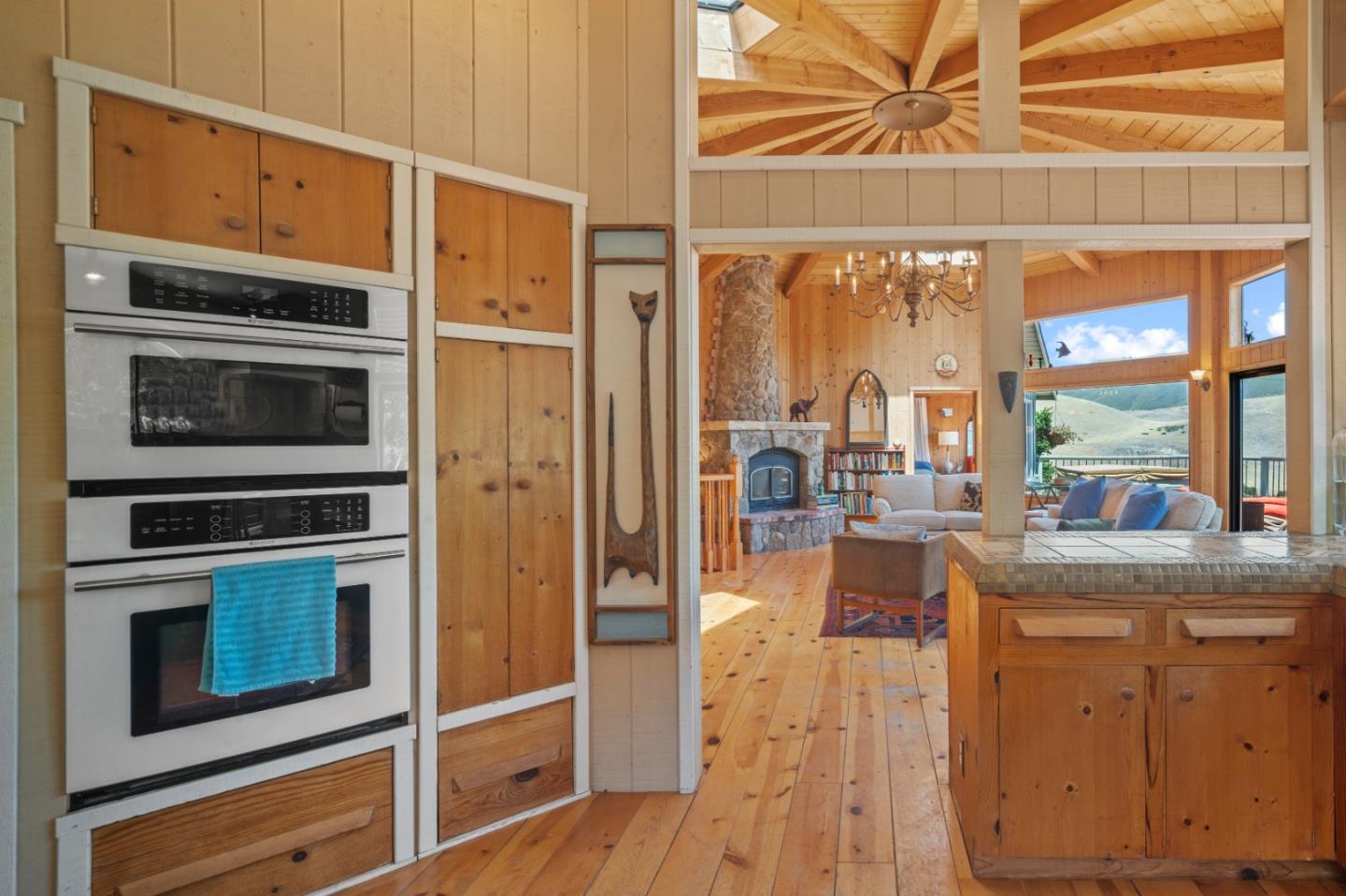 Detail Gallery Image 12 of 44 For 31420 via La Naranga, Carmel Valley,  CA 93924 - 5 Beds | 4 Baths