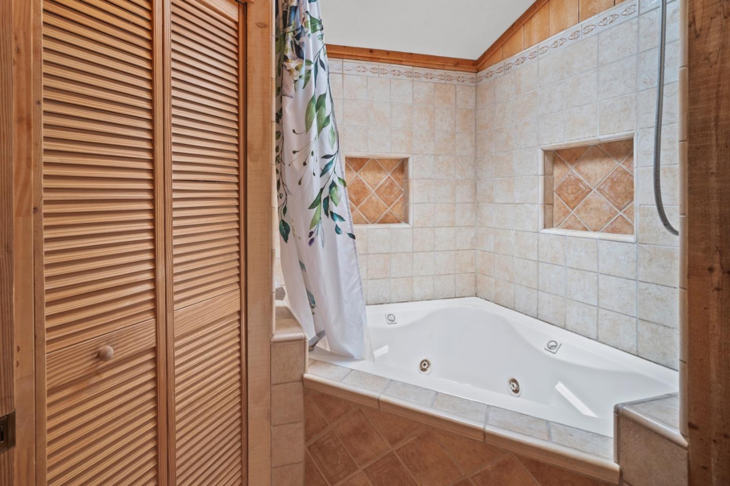 Detail Gallery Image 20 of 44 For 31420 via La Naranga, Carmel Valley,  CA 93924 - 5 Beds | 4 Baths