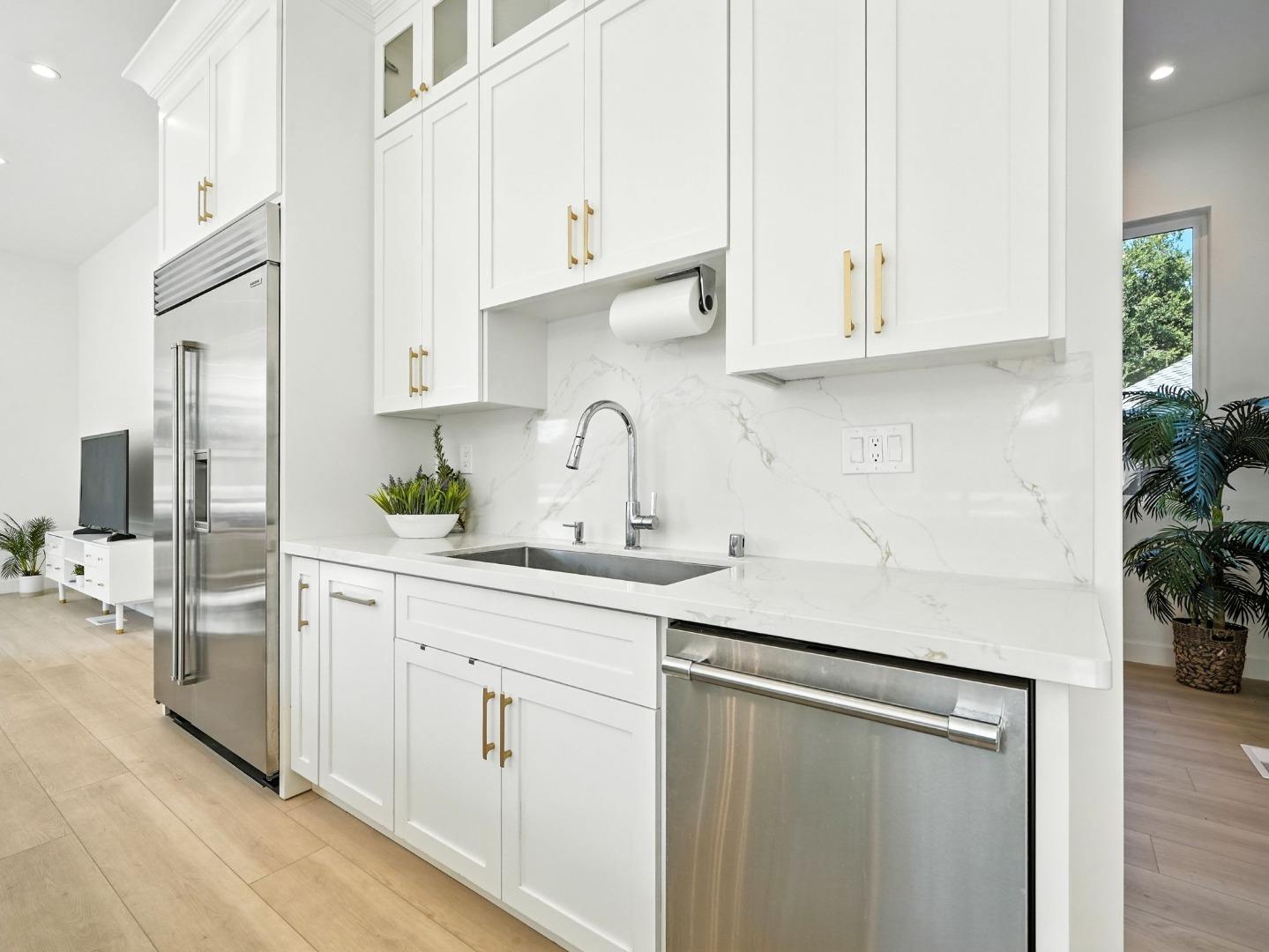 Detail Gallery Image 13 of 40 For 2004 Cherrystone Dr, San Jose,  CA 95128 - 4 Beds | 4/1 Baths