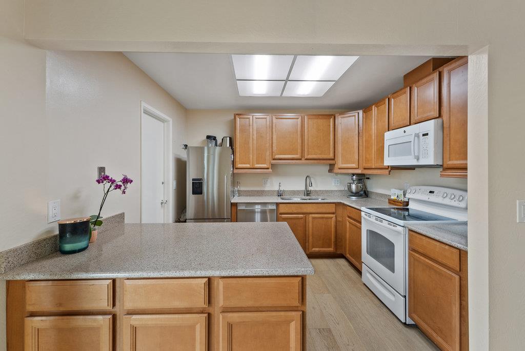 Detail Gallery Image 8 of 31 For 816 via Tornasol, Aptos,  CA 95003 - 2 Beds | 2 Baths