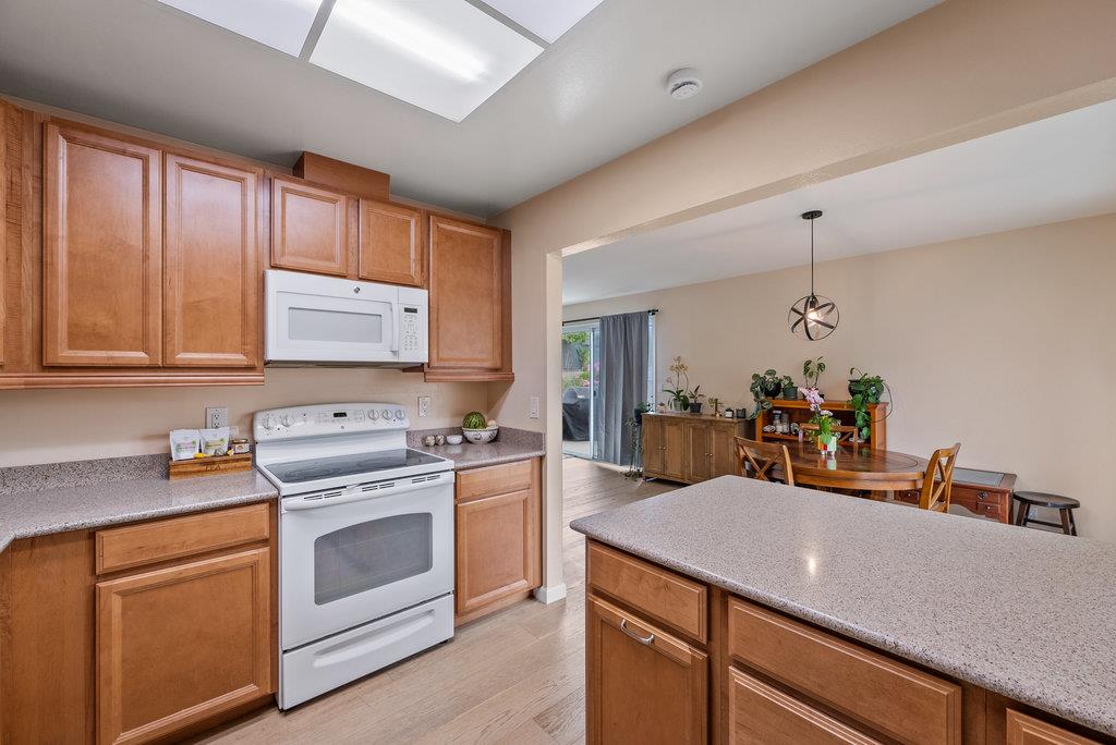 Detail Gallery Image 9 of 31 For 816 via Tornasol, Aptos,  CA 95003 - 2 Beds | 2 Baths