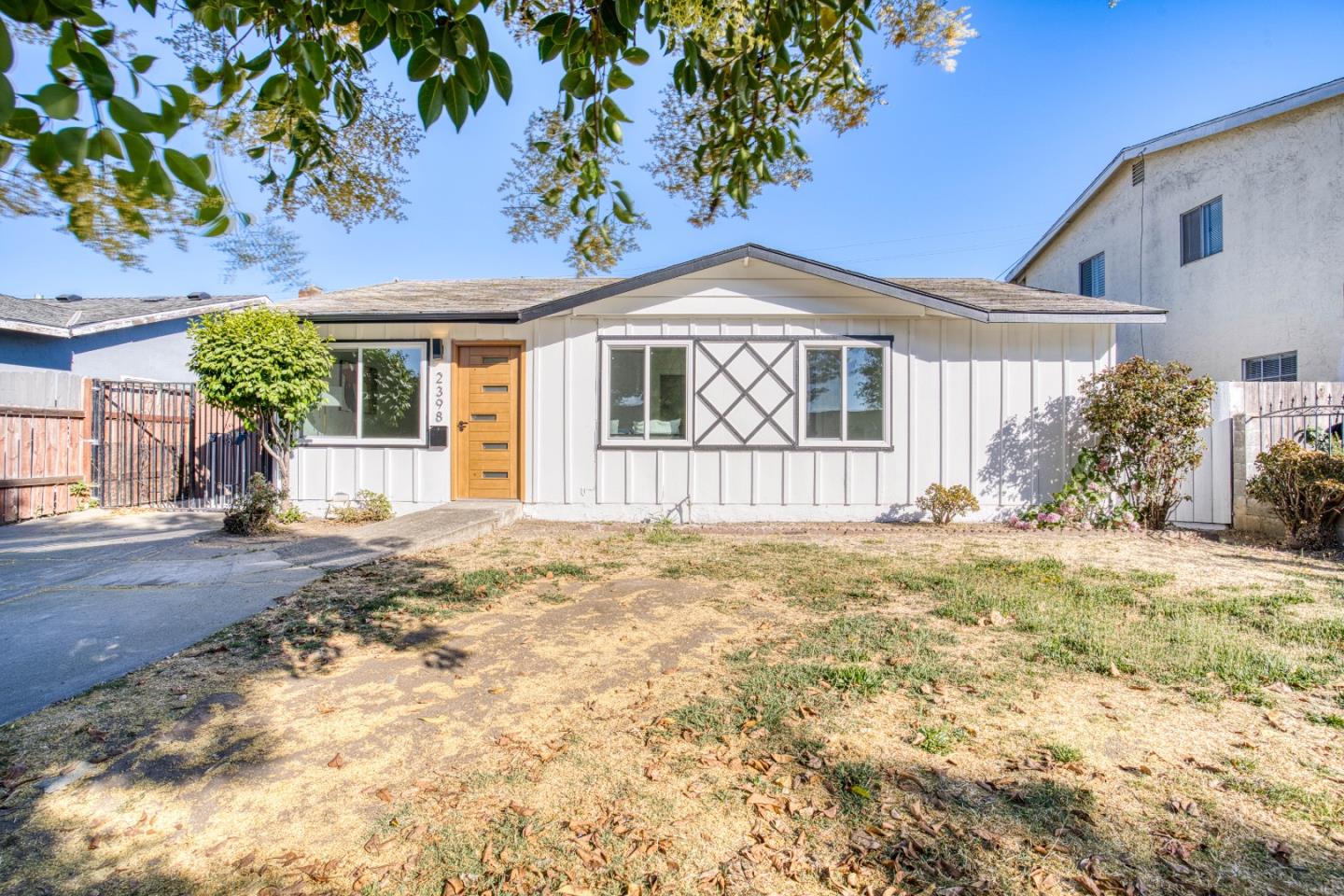 Detail Gallery Image 3 of 33 For 2398 Arden Way, San Jose,  CA 95122 - 4 Beds | 1 Baths