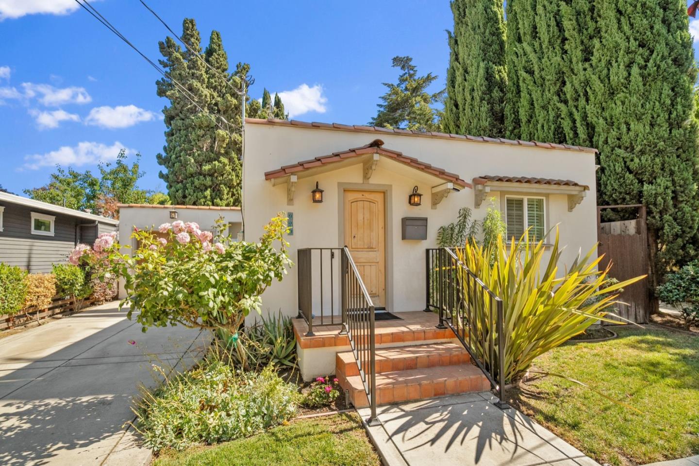 Detail Gallery Image 2 of 31 For 920 W Julian St, San Jose,  CA 95126 - 2 Beds | 1 Baths