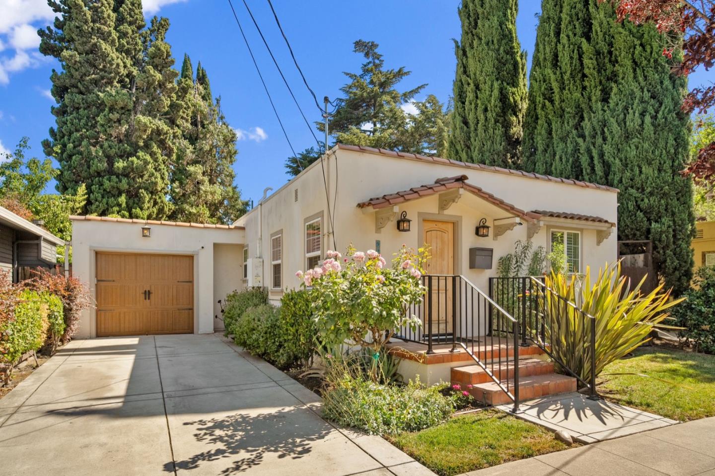 Detail Gallery Image 3 of 31 For 920 W Julian St, San Jose,  CA 95126 - 2 Beds | 1 Baths