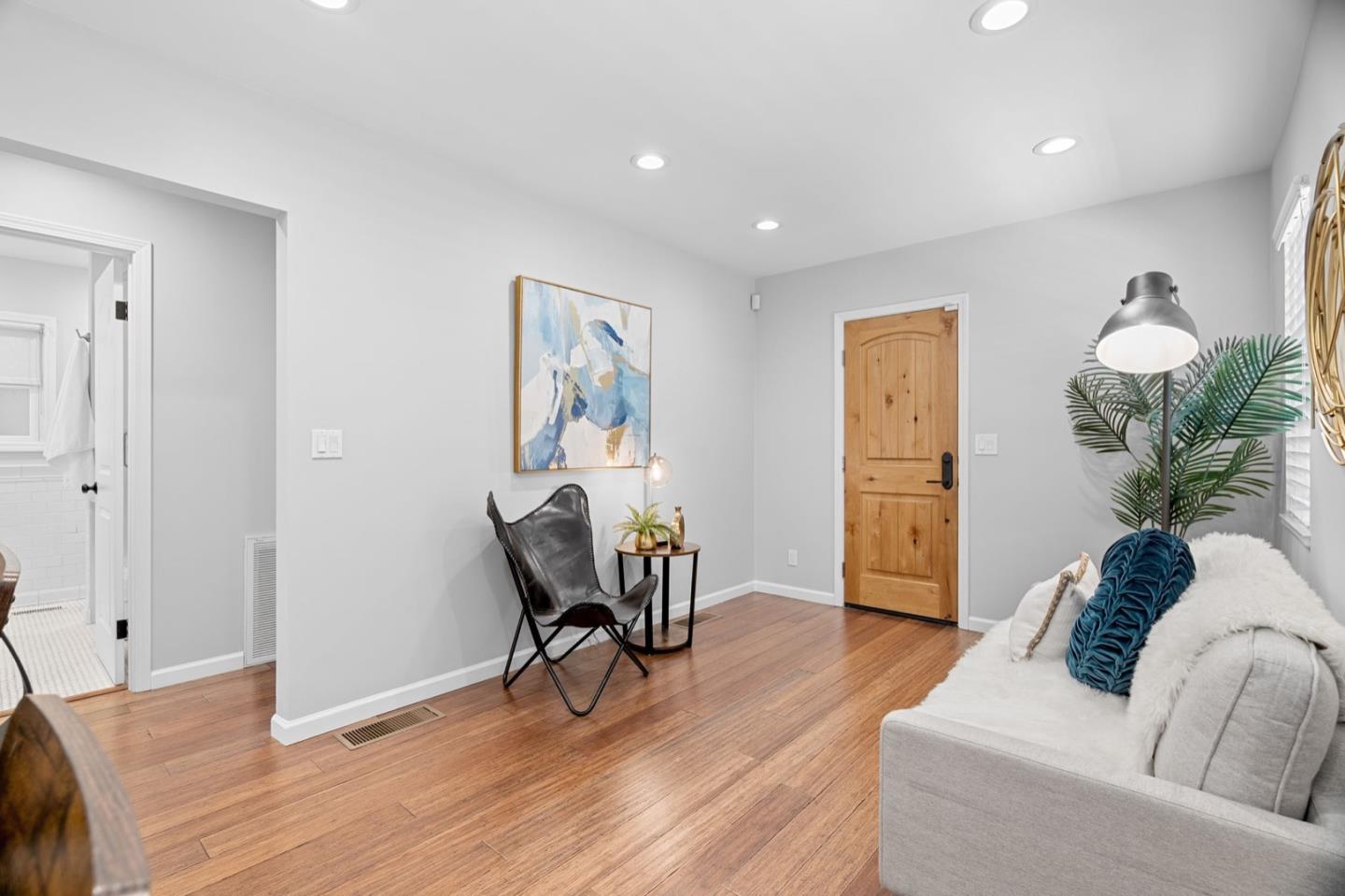 Detail Gallery Image 4 of 31 For 920 W Julian St, San Jose,  CA 95126 - 2 Beds | 1 Baths
