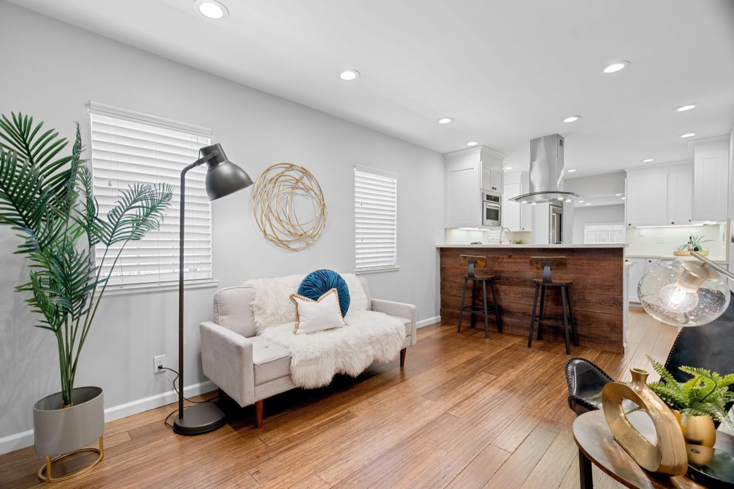Detail Gallery Image 5 of 31 For 920 W Julian St, San Jose,  CA 95126 - 2 Beds | 1 Baths