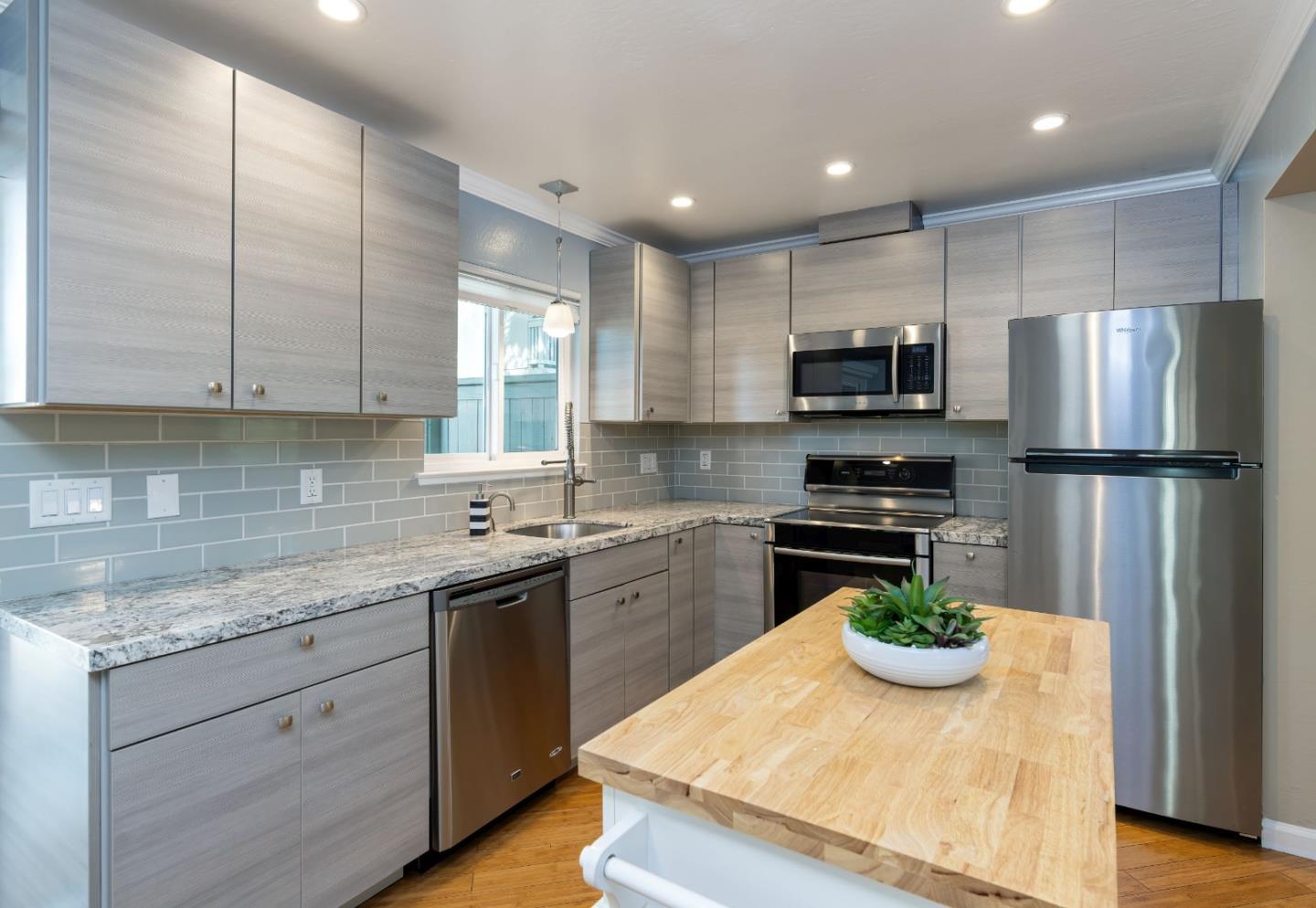 Detail Gallery Image 6 of 29 For 19113 Vineyard Ln, Saratoga,  CA 95070 - 1 Beds | 1 Baths