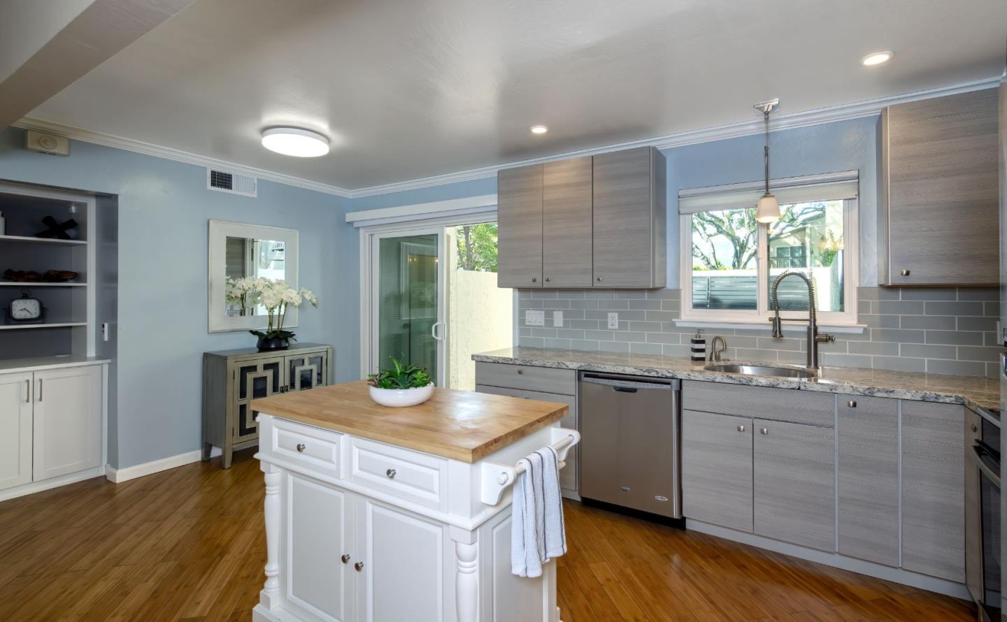 Detail Gallery Image 8 of 29 For 19113 Vineyard Ln, Saratoga,  CA 95070 - 1 Beds | 1 Baths
