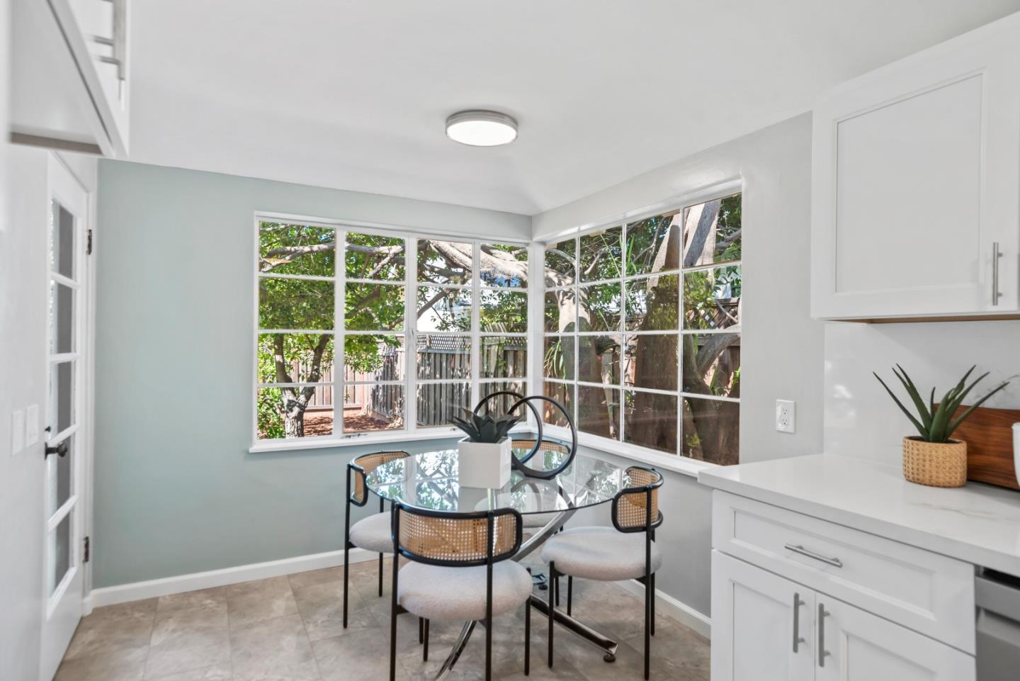 Detail Gallery Image 14 of 30 For 1460 Latham St, Mountain View,  CA 94041 - 2 Beds | 1 Baths