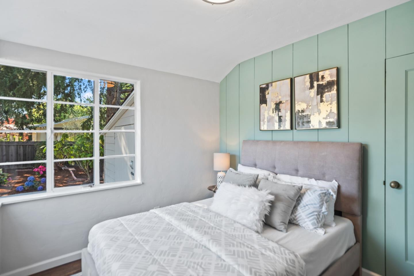 Detail Gallery Image 17 of 30 For 1460 Latham St, Mountain View,  CA 94041 - 2 Beds | 1 Baths