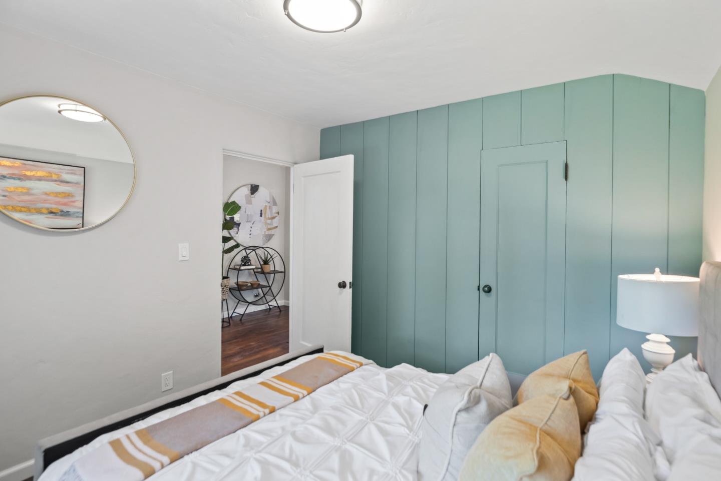 Detail Gallery Image 19 of 30 For 1460 Latham St, Mountain View,  CA 94041 - 2 Beds | 1 Baths