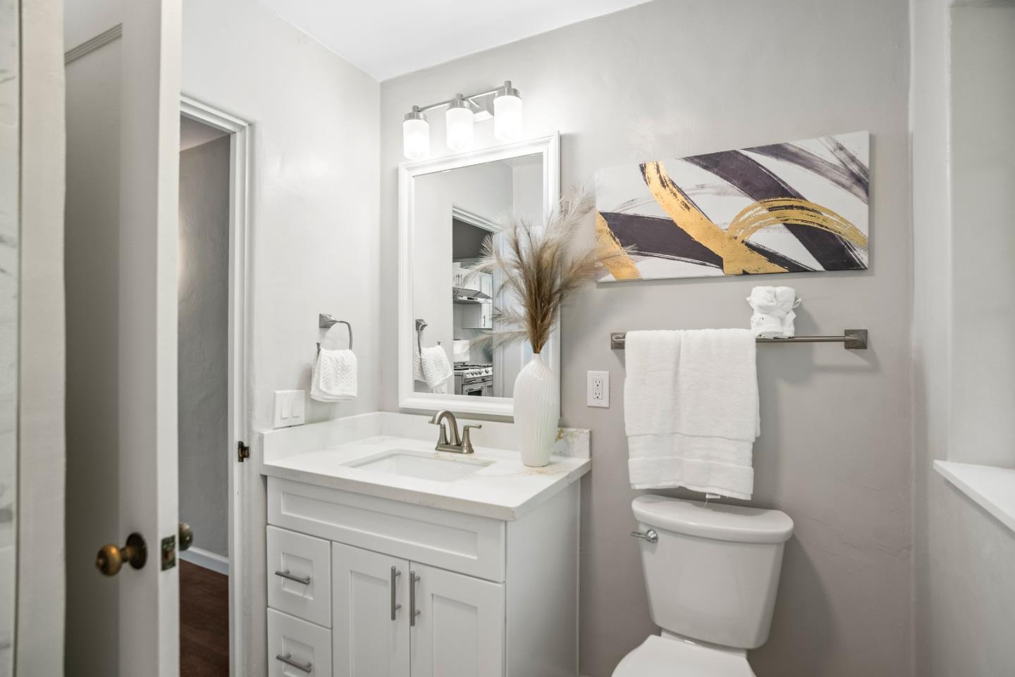 Detail Gallery Image 21 of 30 For 1460 Latham St, Mountain View,  CA 94041 - 2 Beds | 1 Baths