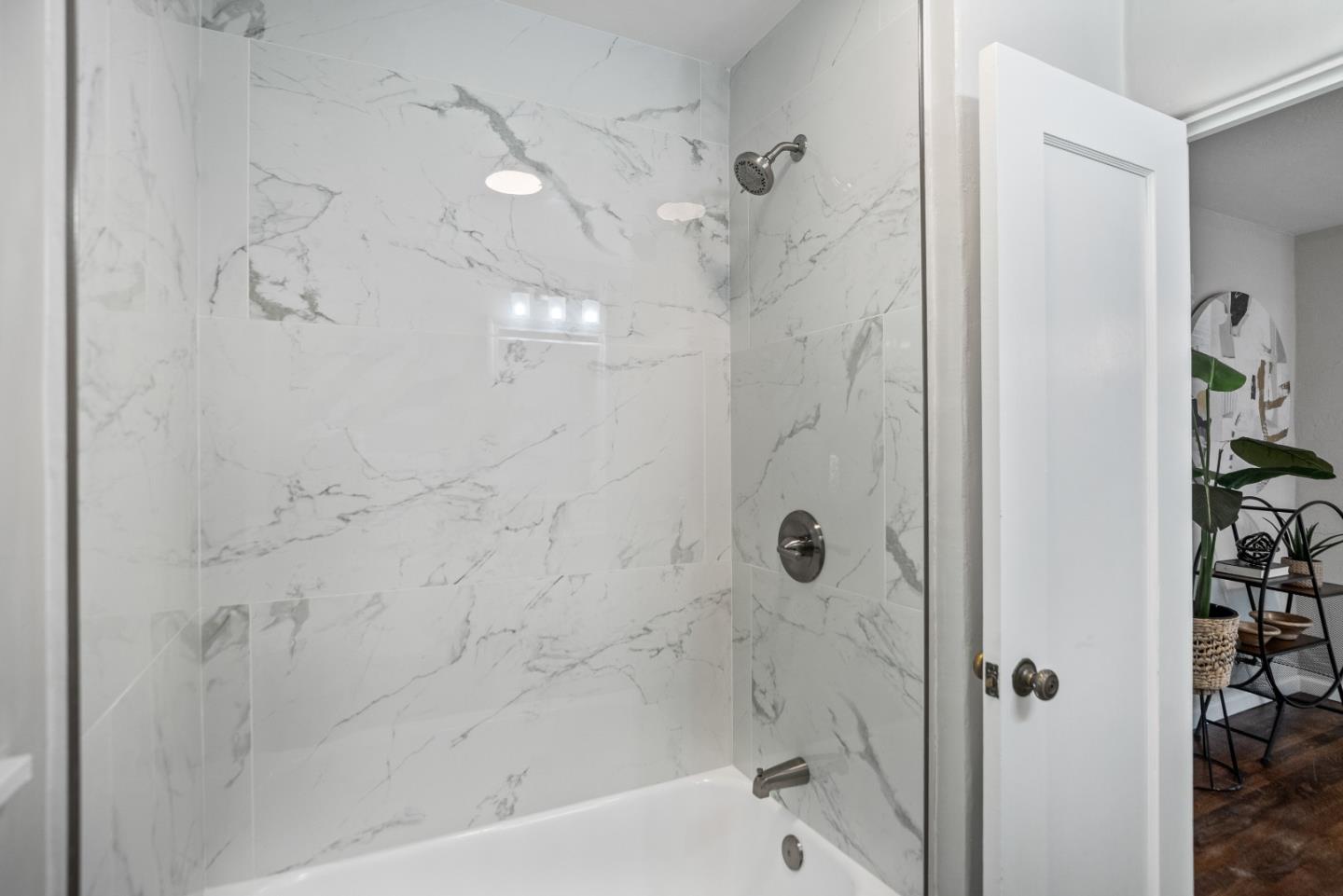 Detail Gallery Image 22 of 30 For 1460 Latham St, Mountain View,  CA 94041 - 2 Beds | 1 Baths
