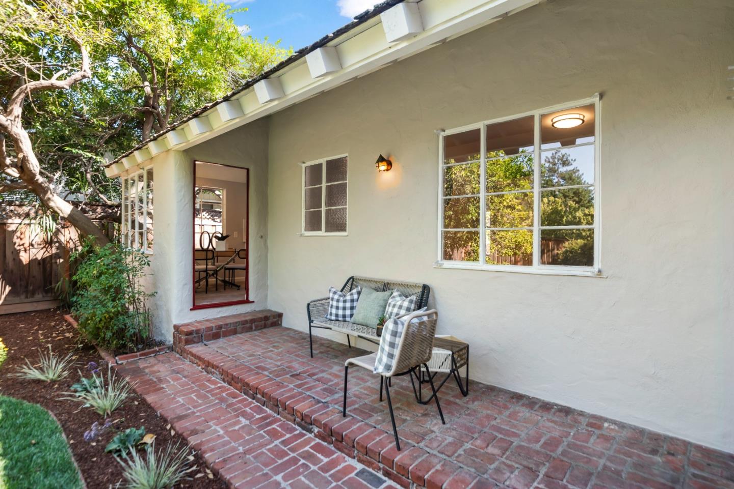 Detail Gallery Image 23 of 30 For 1460 Latham St, Mountain View,  CA 94041 - 2 Beds | 1 Baths