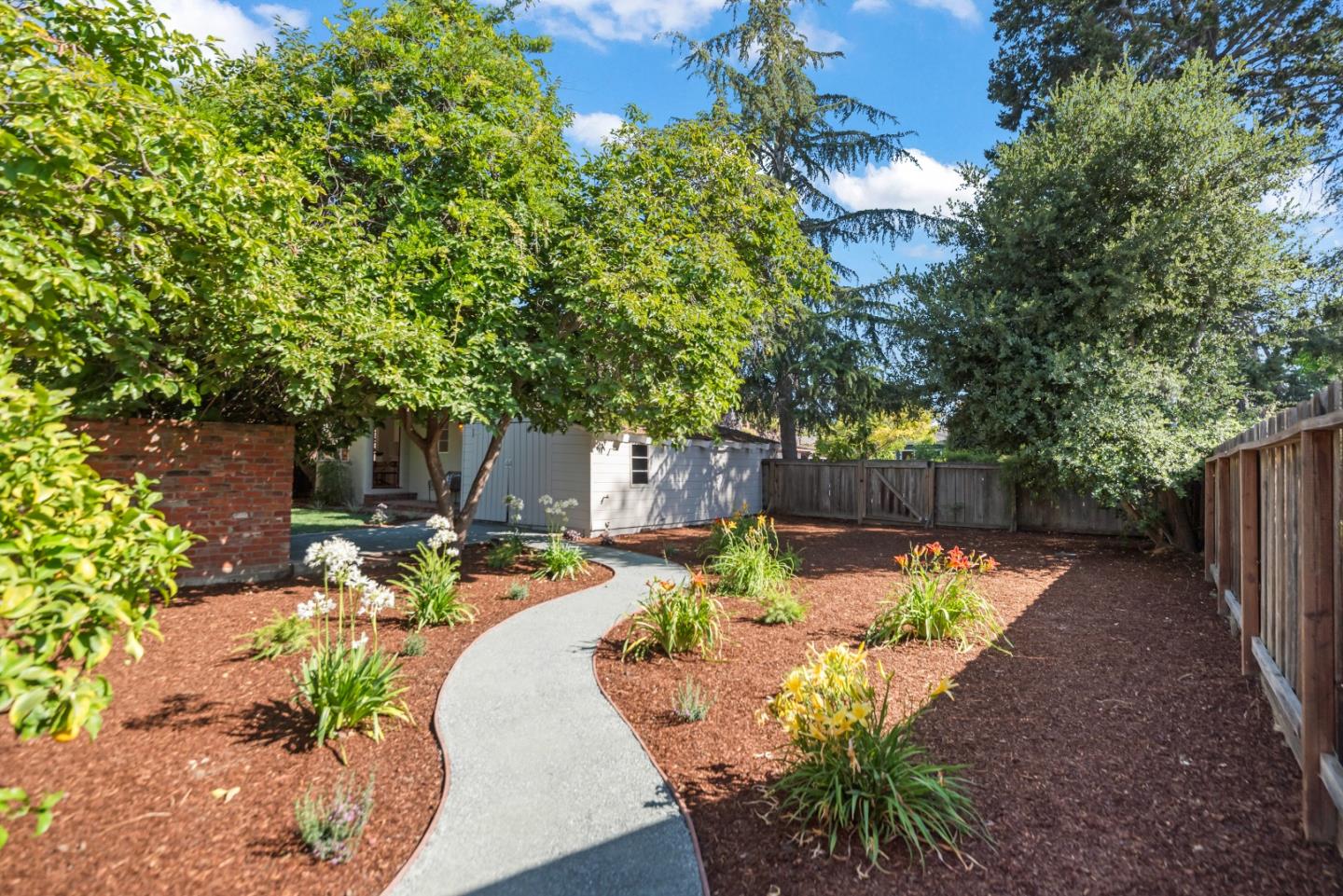 Detail Gallery Image 25 of 30 For 1460 Latham St, Mountain View,  CA 94041 - 2 Beds | 1 Baths