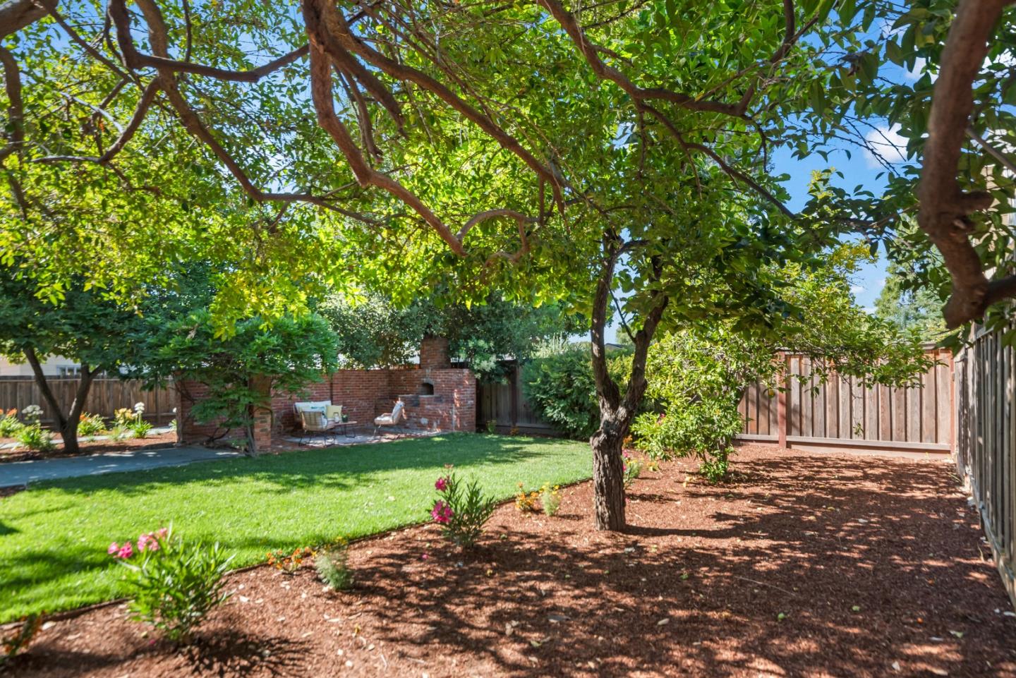 Detail Gallery Image 27 of 30 For 1460 Latham St, Mountain View,  CA 94041 - 2 Beds | 1 Baths