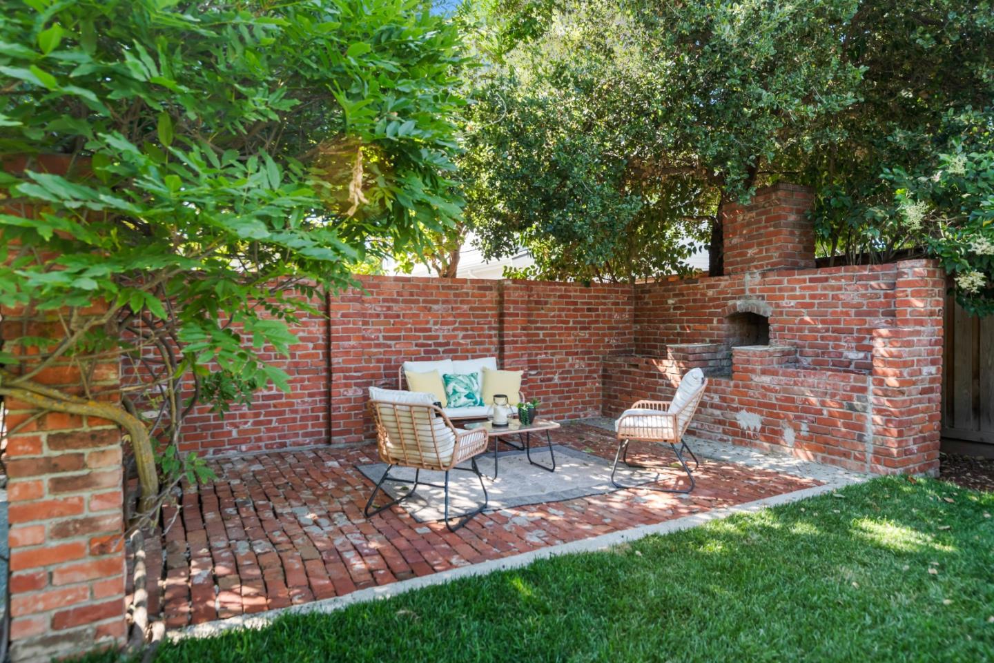 Detail Gallery Image 28 of 30 For 1460 Latham St, Mountain View,  CA 94041 - 2 Beds | 1 Baths