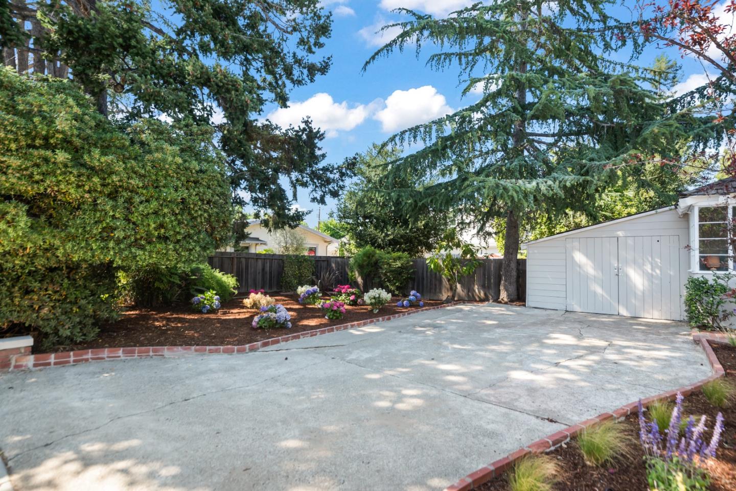 Detail Gallery Image 3 of 30 For 1460 Latham St, Mountain View,  CA 94041 - 2 Beds | 1 Baths