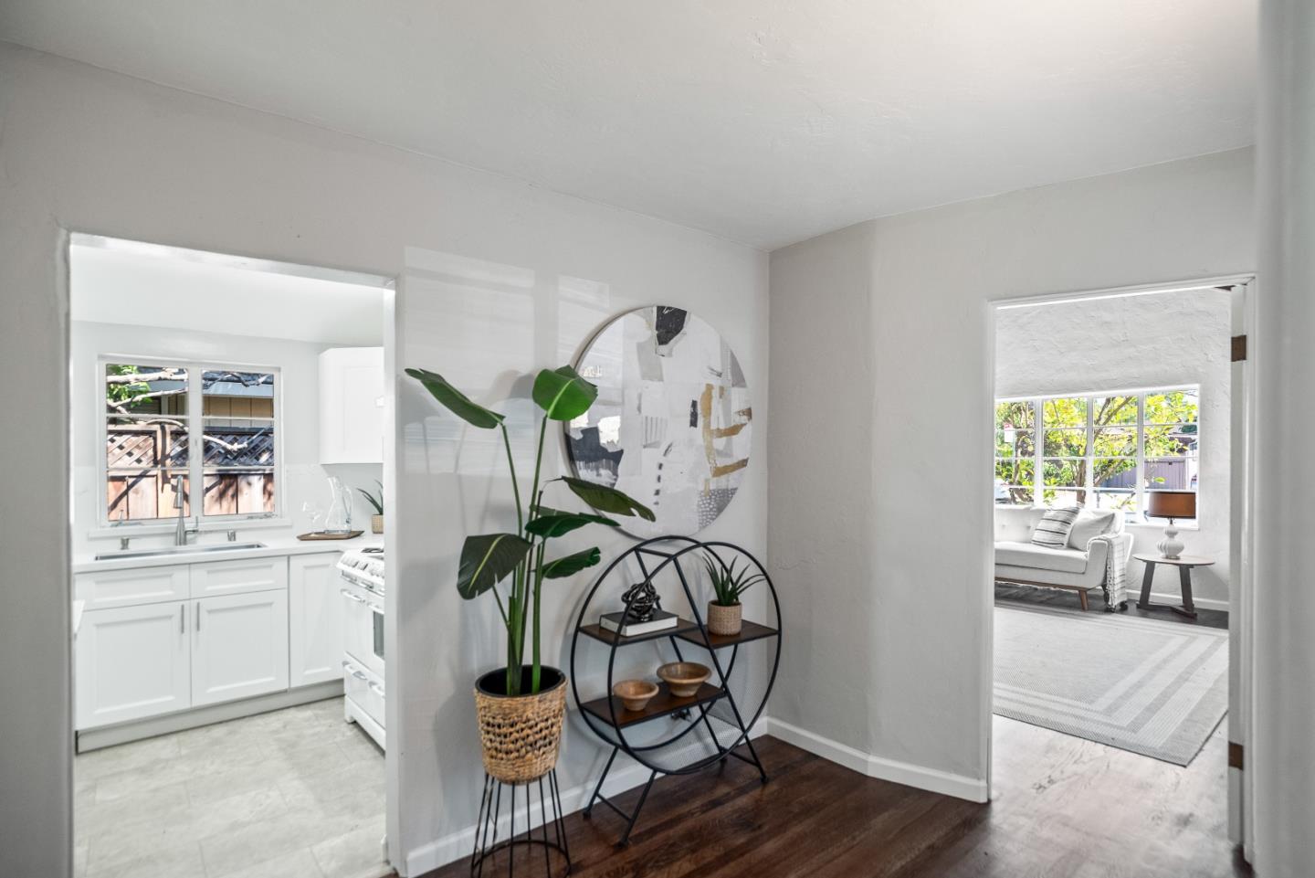Detail Gallery Image 8 of 30 For 1460 Latham St, Mountain View,  CA 94041 - 2 Beds | 1 Baths