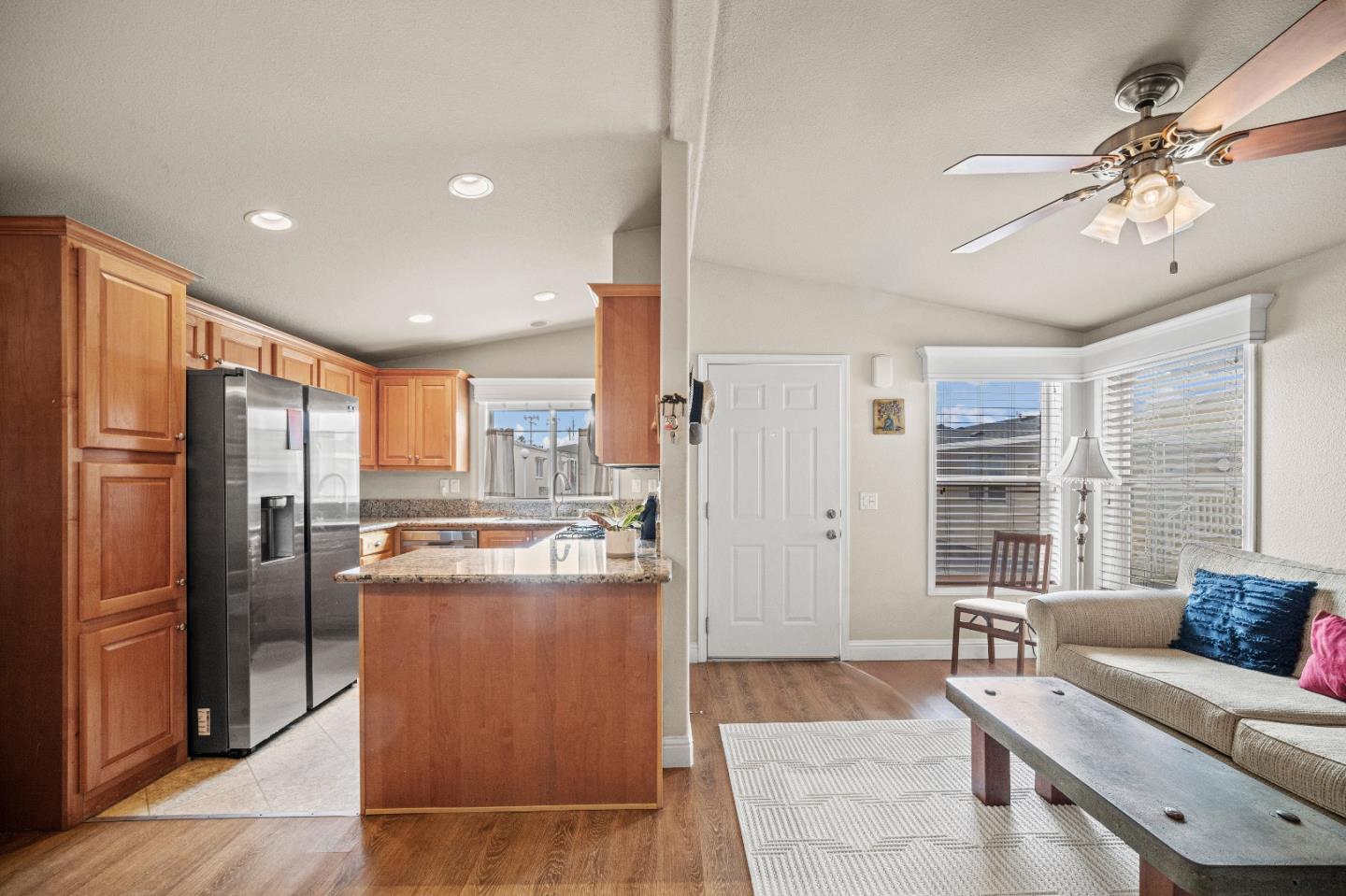 Detail Gallery Image 5 of 25 For 1146 Birch #50,  Seaside,  CA 93955 - 2 Beds | 2 Baths