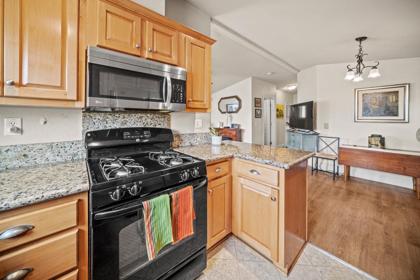 Detail Gallery Image 7 of 25 For 1146 Birch #50,  Seaside,  CA 93955 - 2 Beds | 2 Baths