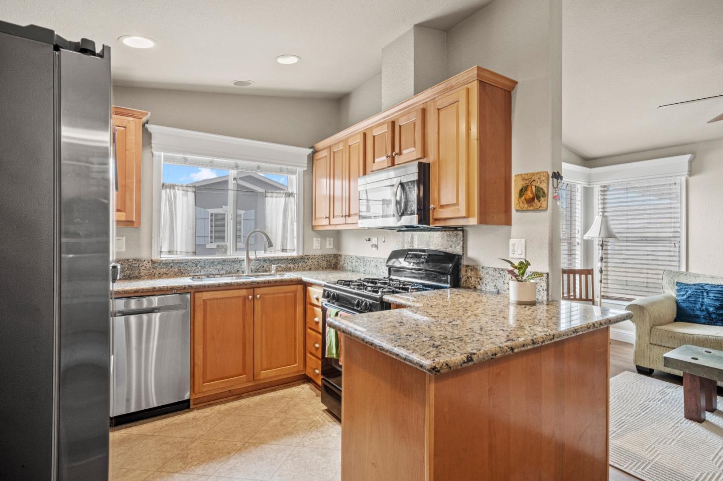 Detail Gallery Image 8 of 25 For 1146 Birch #50,  Seaside,  CA 93955 - 2 Beds | 2 Baths