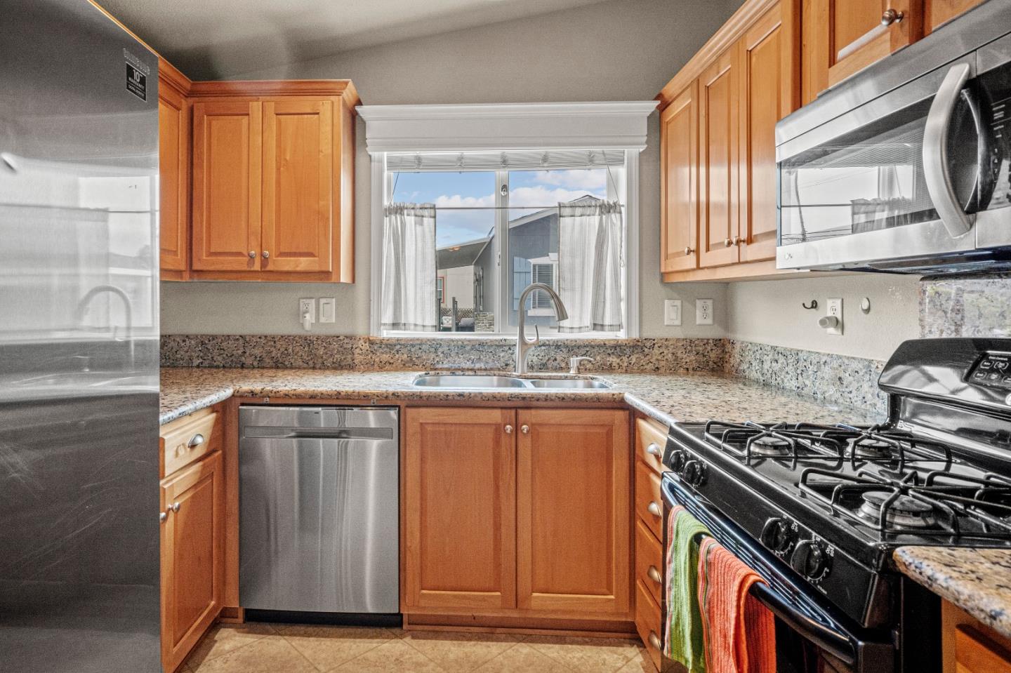 Detail Gallery Image 9 of 25 For 1146 Birch #50,  Seaside,  CA 93955 - 2 Beds | 2 Baths
