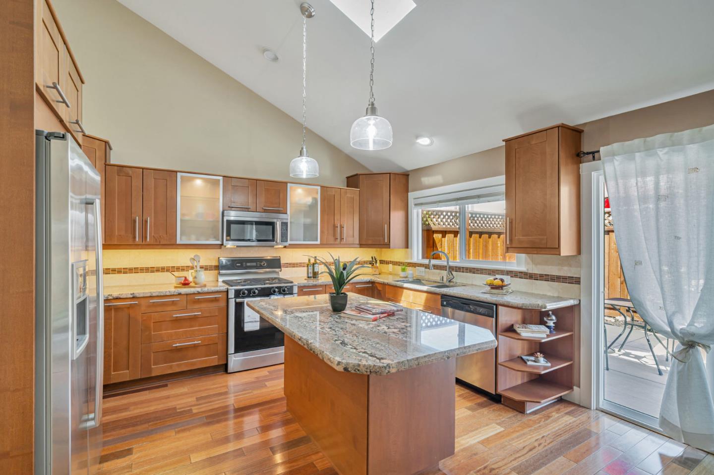 Detail Gallery Image 10 of 26 For 353 Meadowood Cir, San Ramon,  CA 94583 - 3 Beds | 2 Baths
