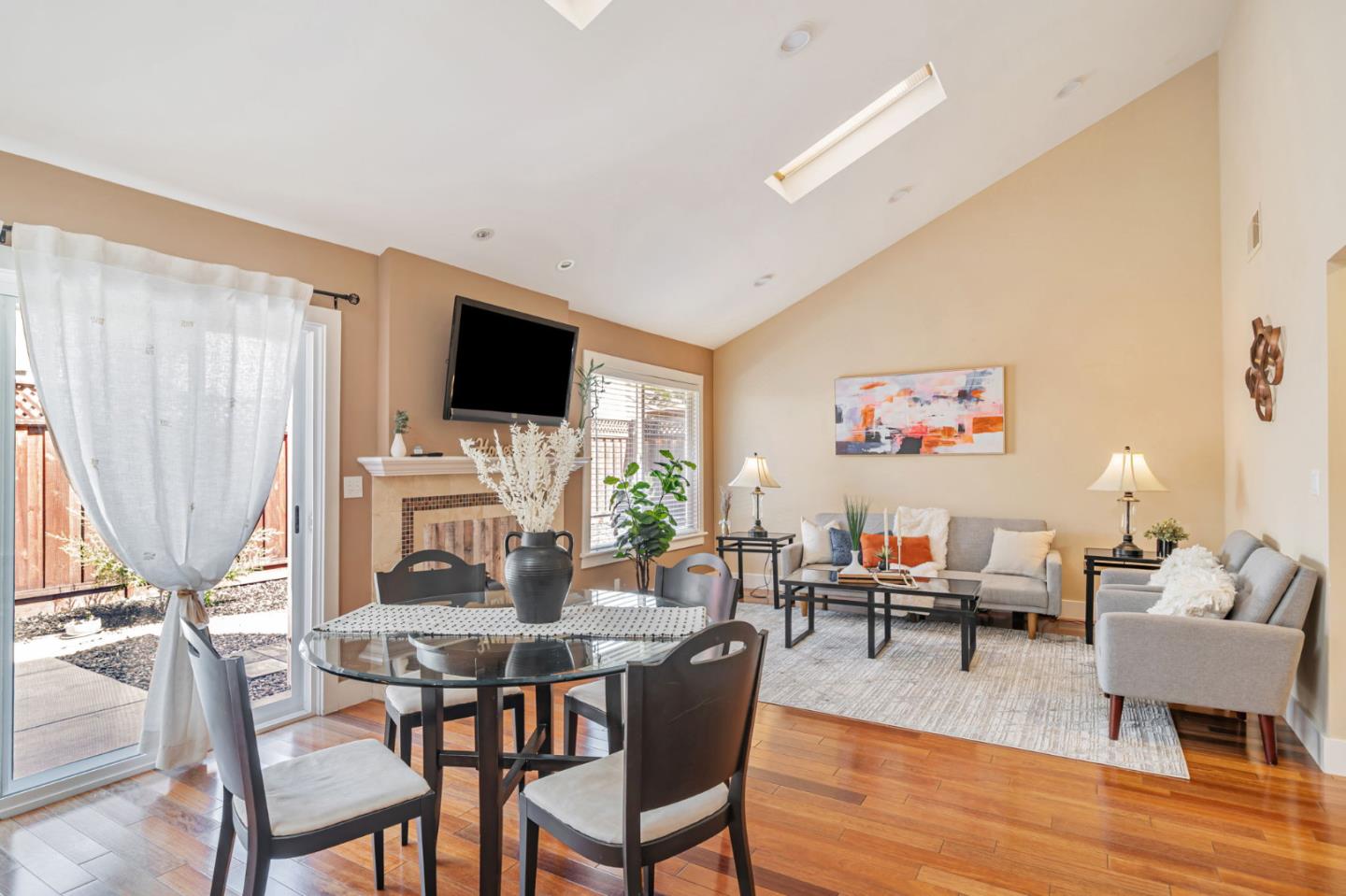 Detail Gallery Image 13 of 26 For 353 Meadowood Cir, San Ramon,  CA 94583 - 3 Beds | 2 Baths