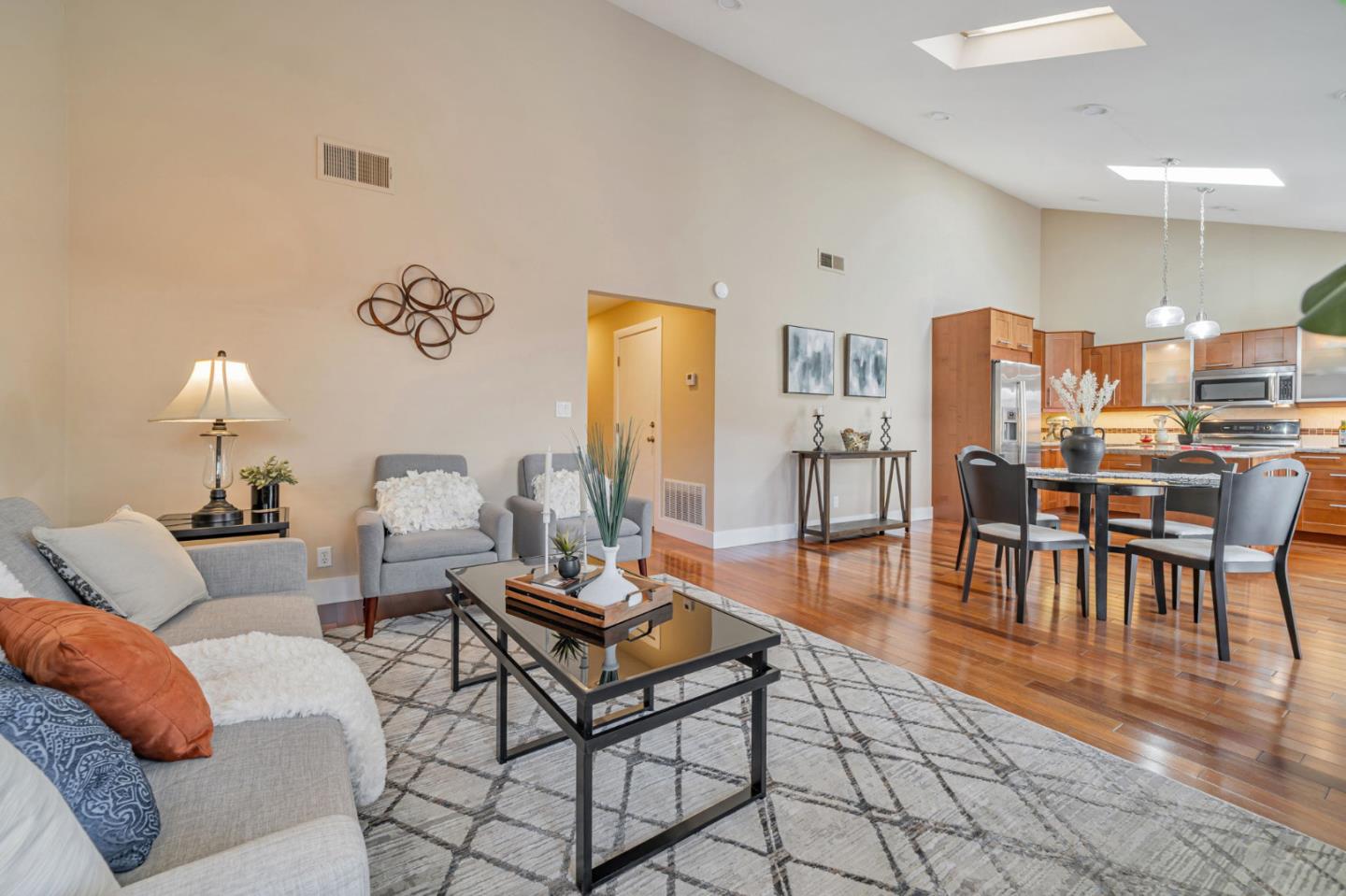 Detail Gallery Image 8 of 26 For 353 Meadowood Cir, San Ramon,  CA 94583 - 3 Beds | 2 Baths
