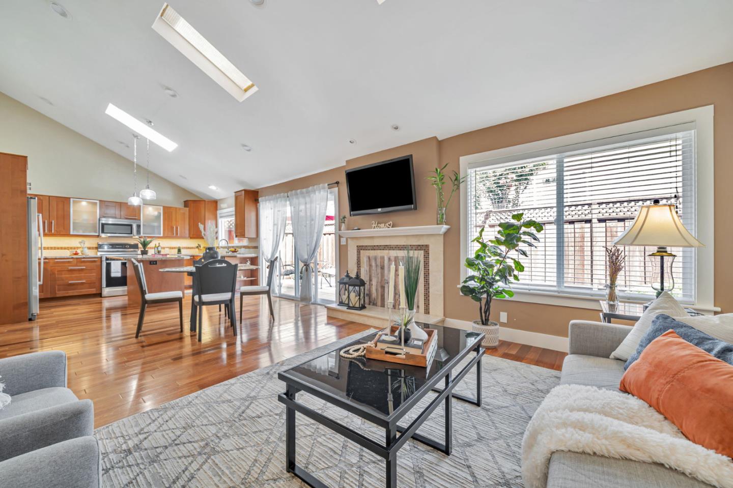Detail Gallery Image 9 of 26 For 353 Meadowood Cir, San Ramon,  CA 94583 - 3 Beds | 2 Baths