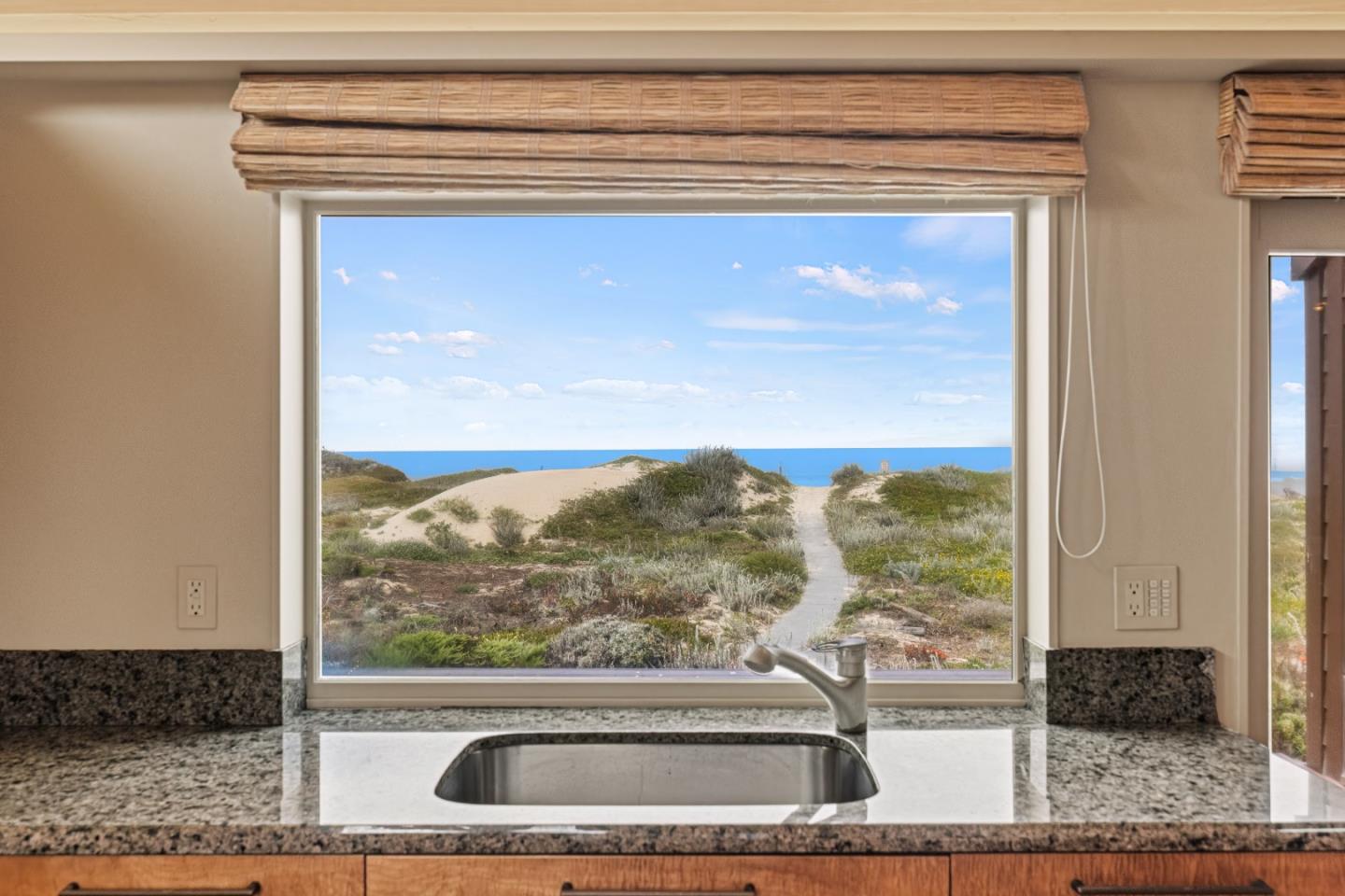 Detail Gallery Image 10 of 31 For 188 Monterey Dunes Way, Moss Landing,  CA 95039 - 2 Beds | 2 Baths
