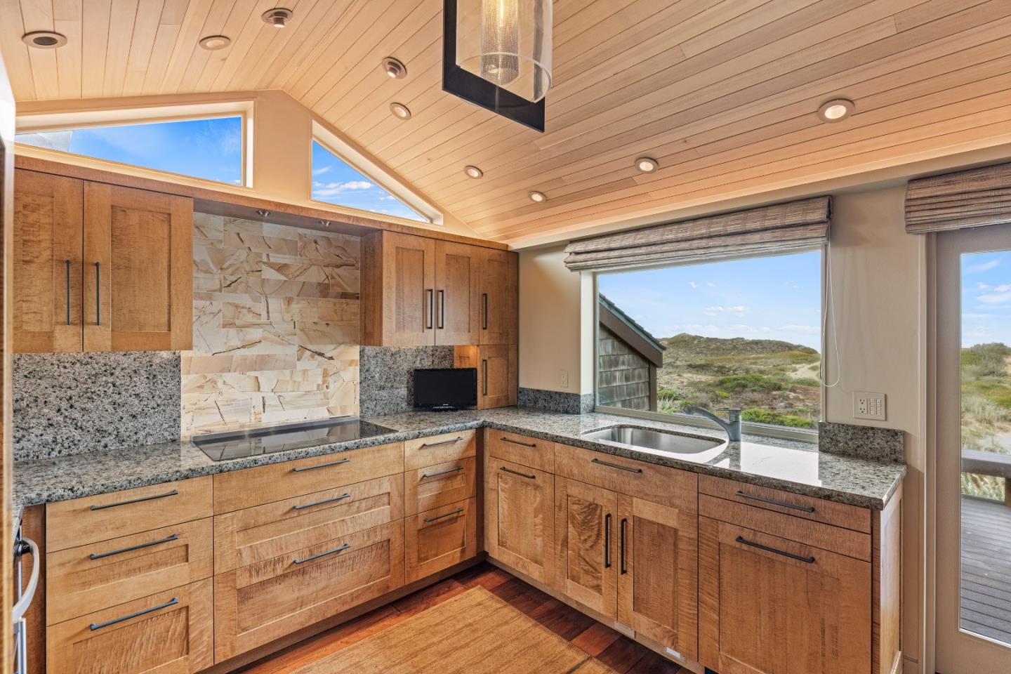 Detail Gallery Image 9 of 31 For 188 Monterey Dunes Way, Moss Landing,  CA 95039 - 2 Beds | 2 Baths