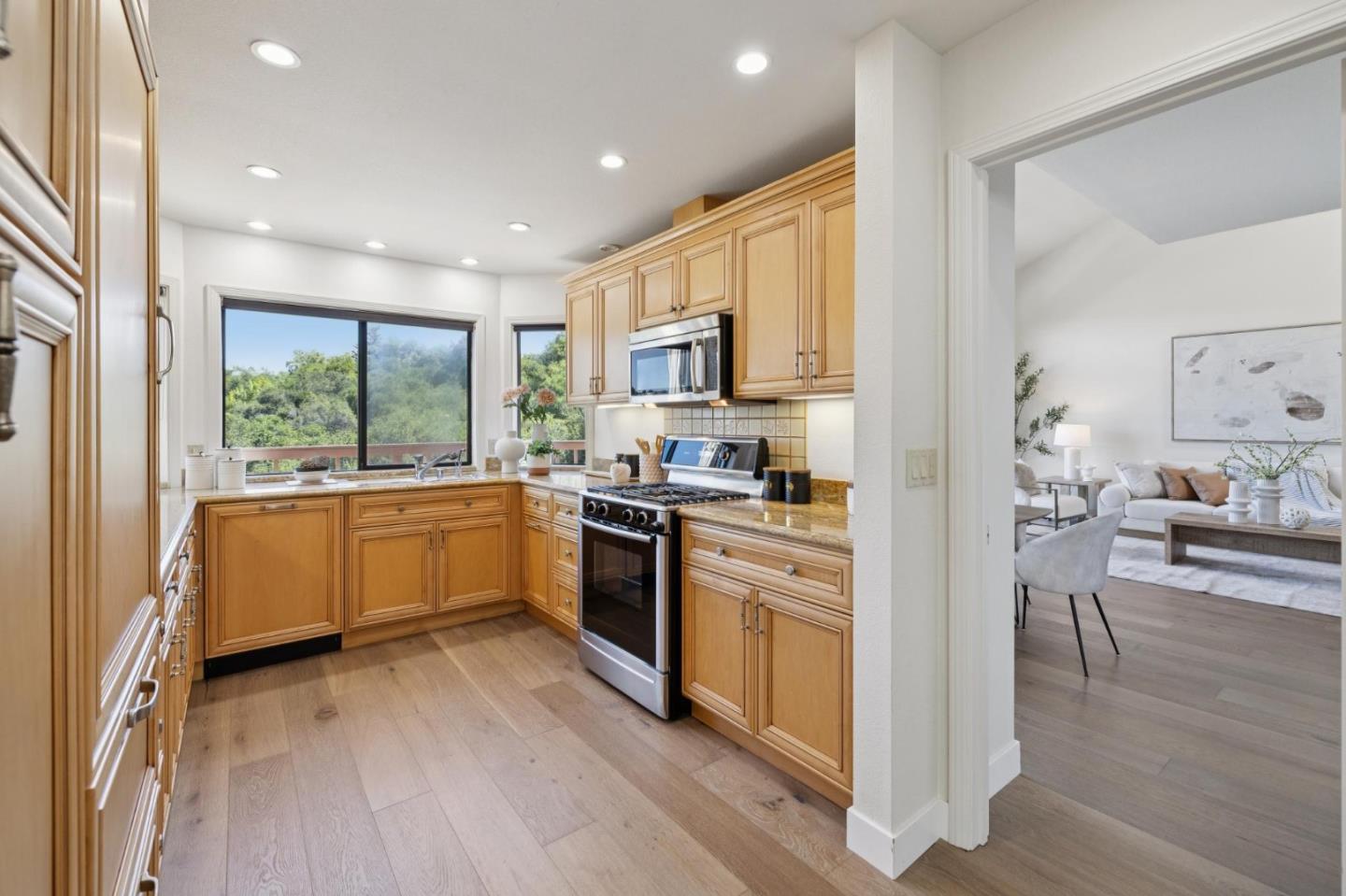 Detail Gallery Image 14 of 59 For 1669 Toyon Ct, San Mateo,  CA 94403 - 3 Beds | 2/1 Baths