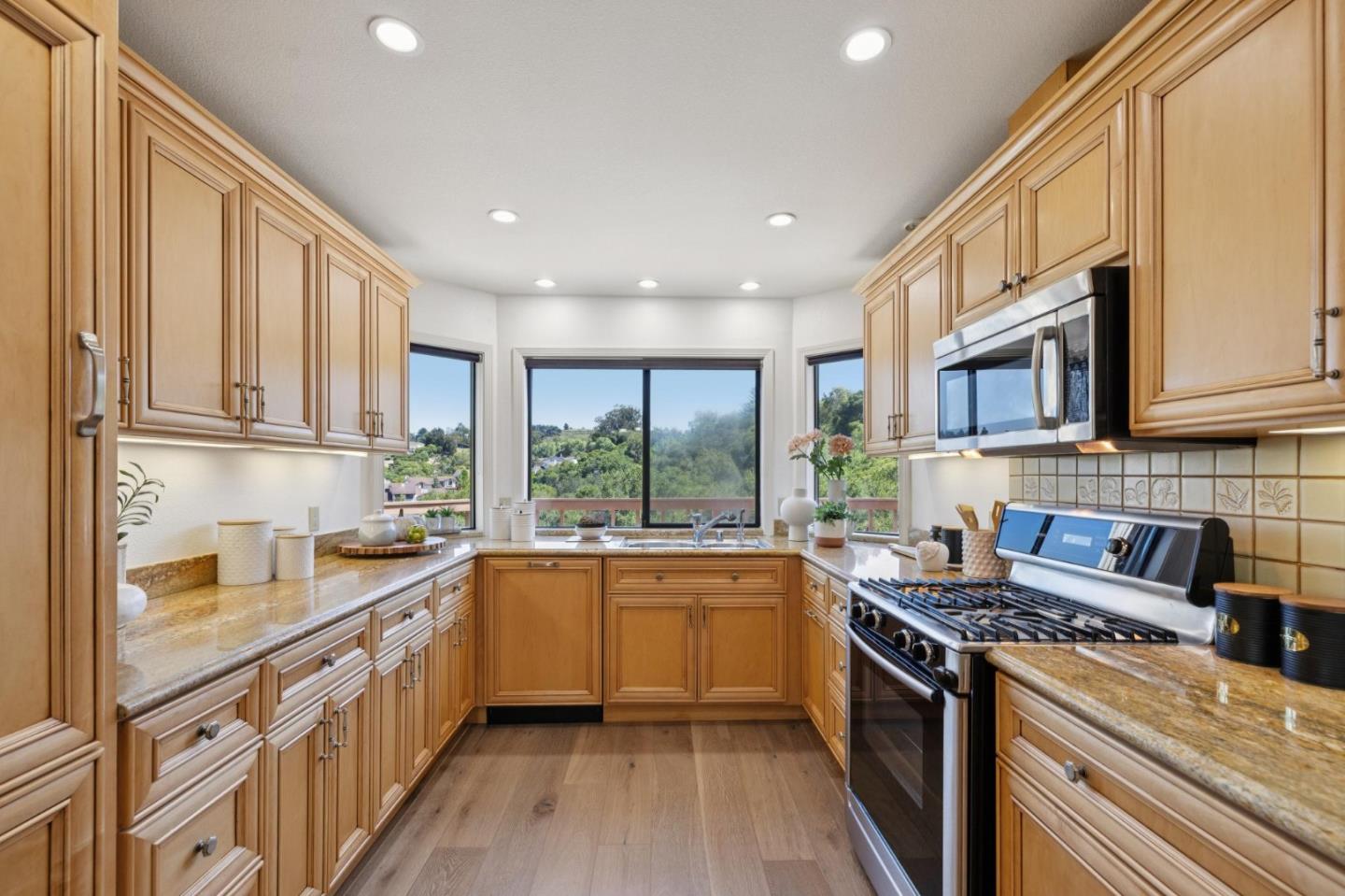 Detail Gallery Image 15 of 59 For 1669 Toyon Ct, San Mateo,  CA 94403 - 3 Beds | 2/1 Baths