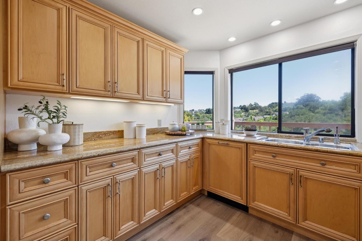 Detail Gallery Image 16 of 59 For 1669 Toyon Ct, San Mateo,  CA 94403 - 3 Beds | 2/1 Baths