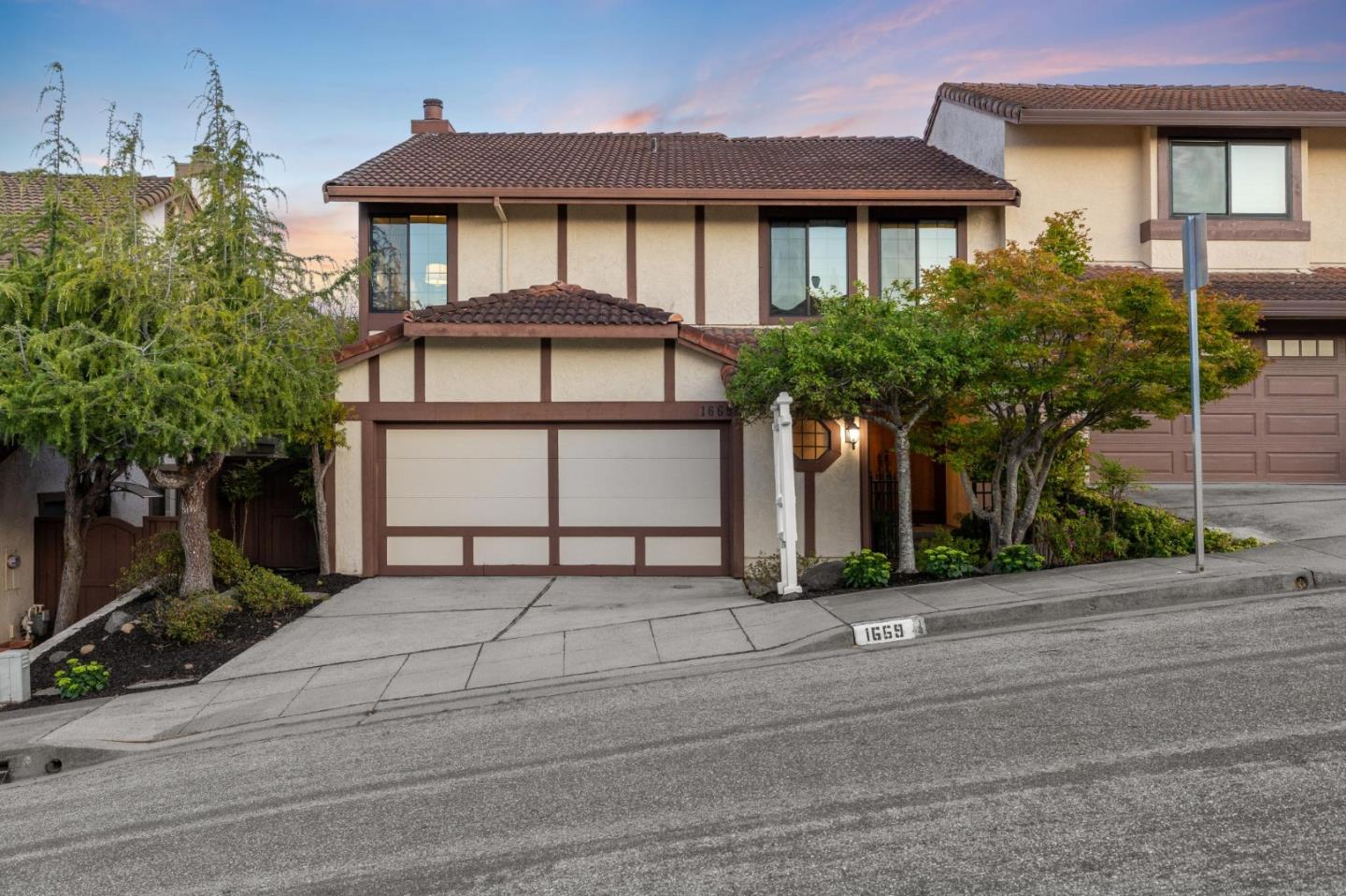 Detail Gallery Image 2 of 59 For 1669 Toyon Ct, San Mateo,  CA 94403 - 3 Beds | 2/1 Baths