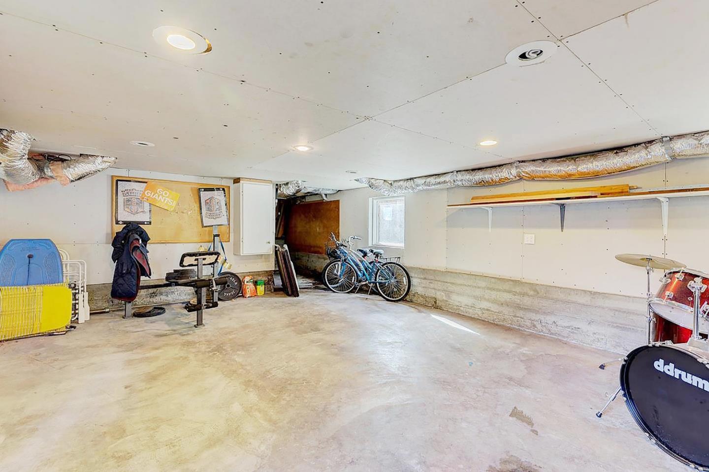 Detail Gallery Image 16 of 26 For 1812 Sanchez Ave, Burlingame,  CA 94010 - 3 Beds | 2/1 Baths
