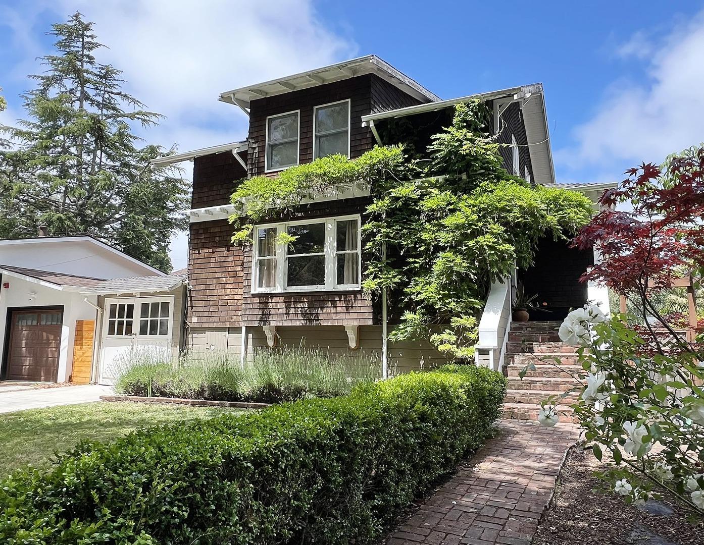 Detail Gallery Image 2 of 26 For 1812 Sanchez Ave, Burlingame,  CA 94010 - 3 Beds | 2/1 Baths