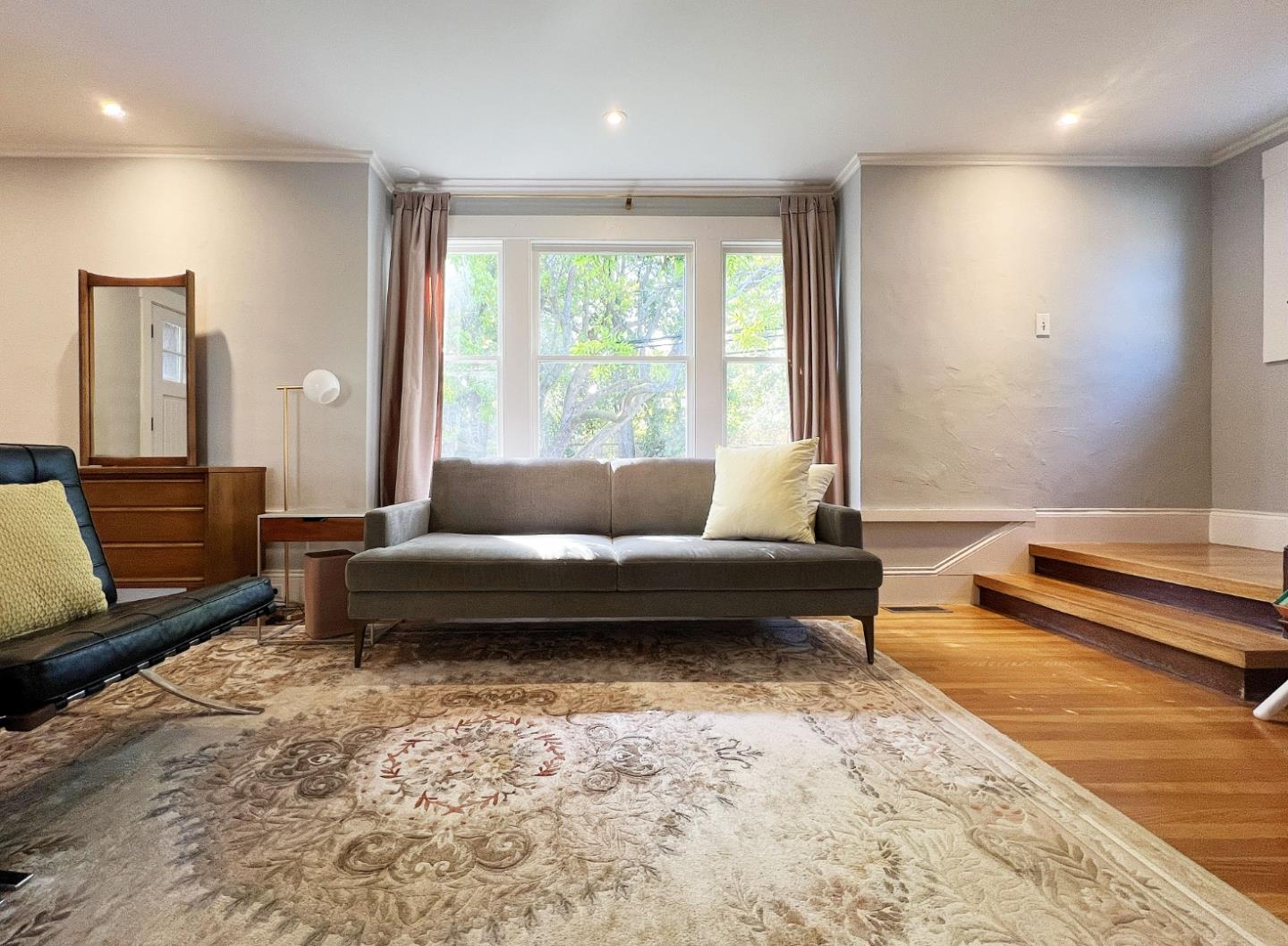 Detail Gallery Image 20 of 26 For 1812 Sanchez Ave, Burlingame,  CA 94010 - 3 Beds | 2/1 Baths